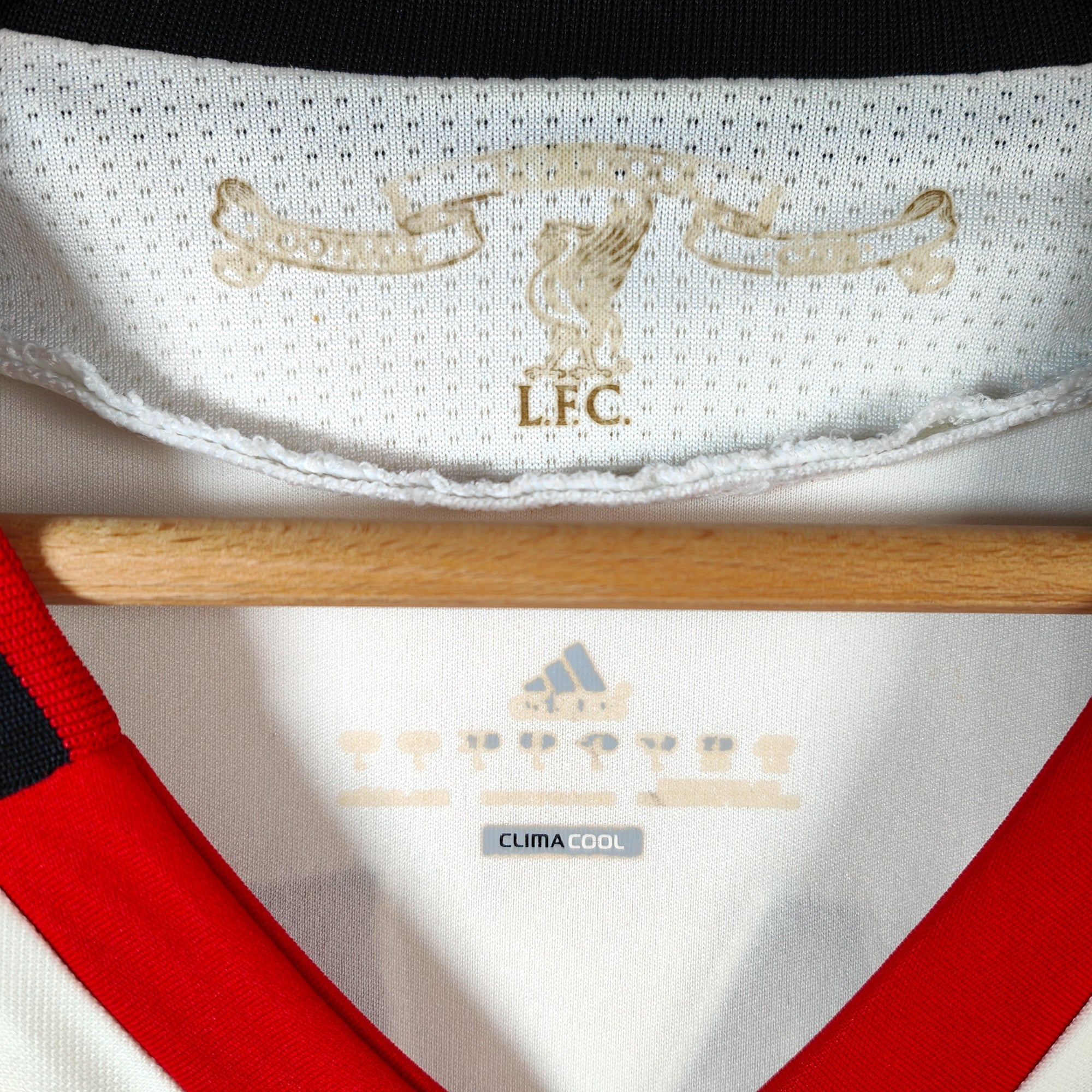 2010 - 11 Liverpool Away Shirt Suarez 7 (L) - Eternal Pitch