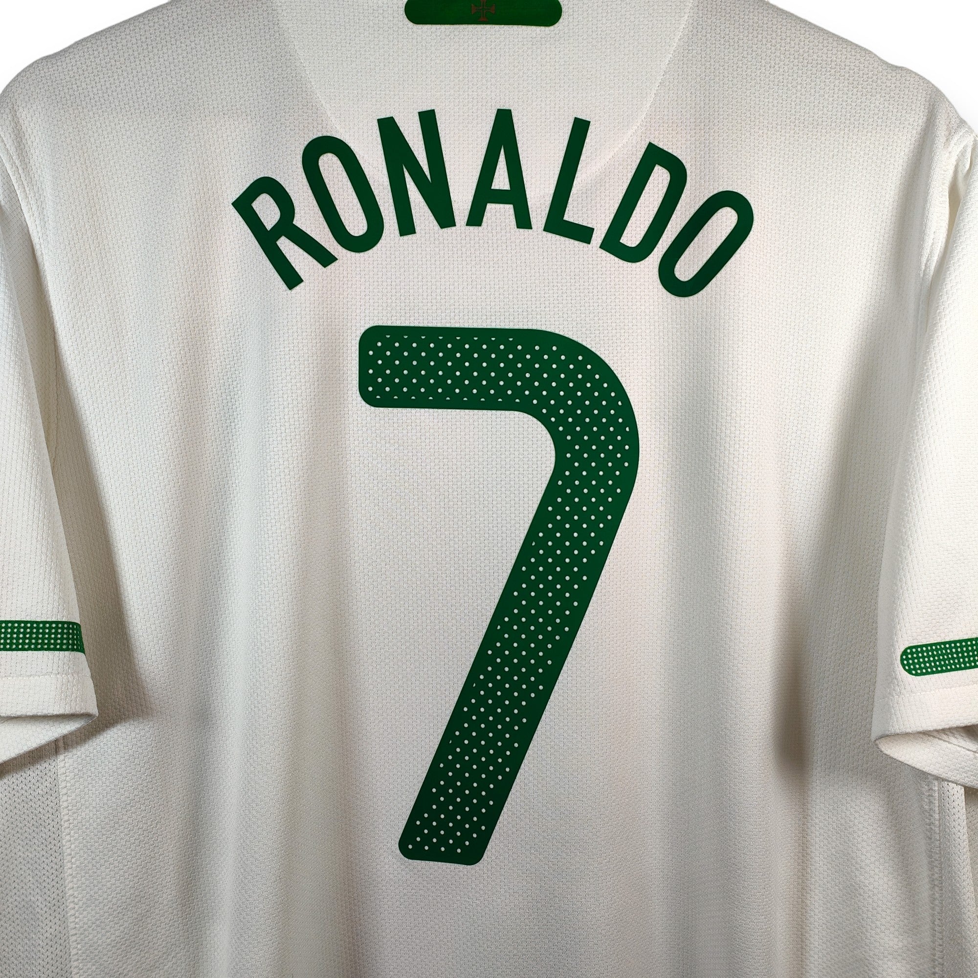 2010 - 11 Portugal Away Shirt Ronaldo 7 (L) - Eternal Pitch