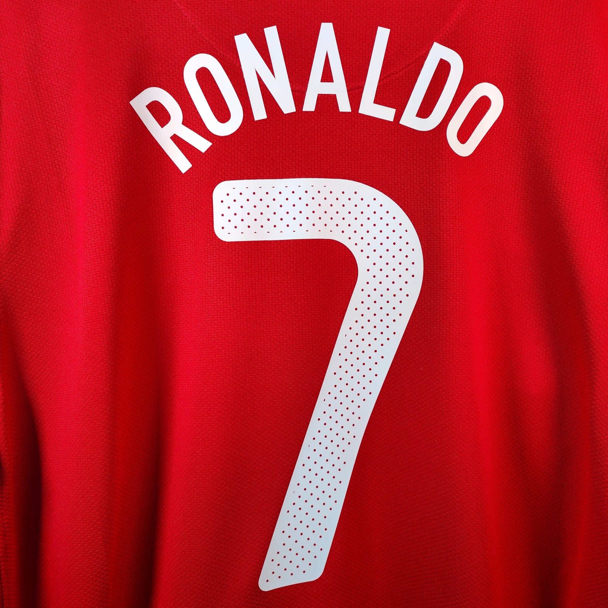 2010 - 11 Portugal Home Shirt Ronaldo 7 - 9.5/10 - (XL) - Eternal Pitch