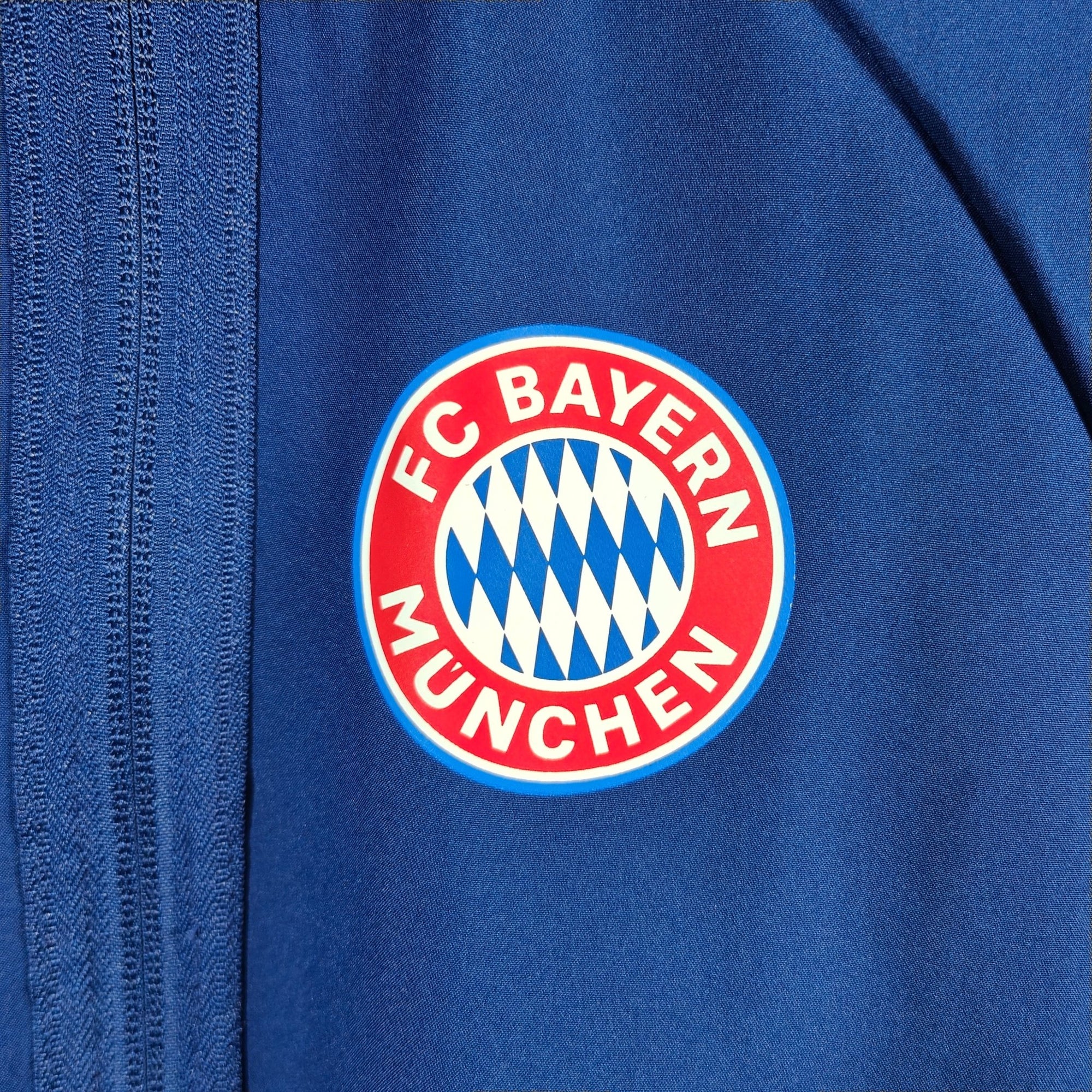 2021 - 22 Bayern Munich Vest - 9.5/10 - (M) - Eternal Pitch