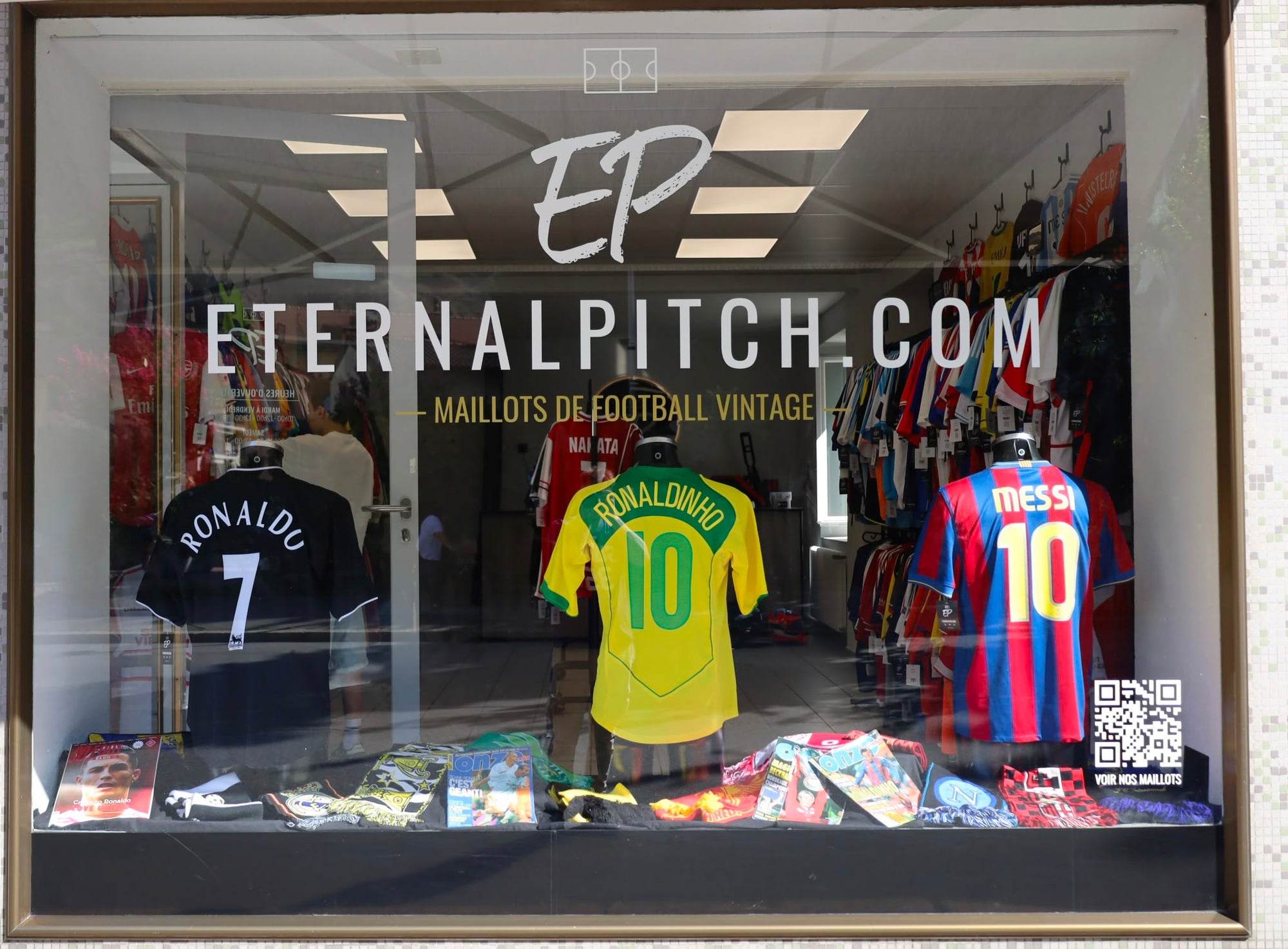 Visit the EternalPitch Store in Martigny.