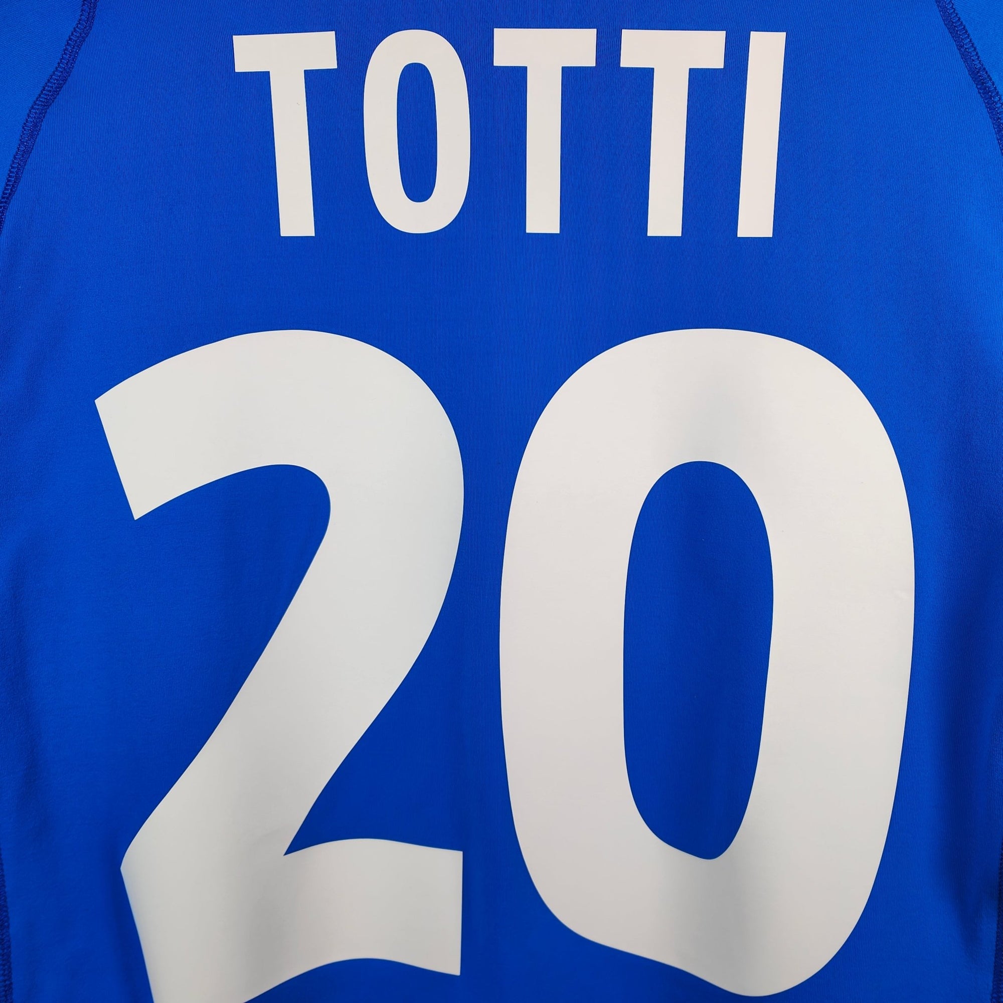 2000 - 01 Italy Home Shirt Totti 20 - 9.5/10 - (M but fit like S - XS) - Eternal Pitch