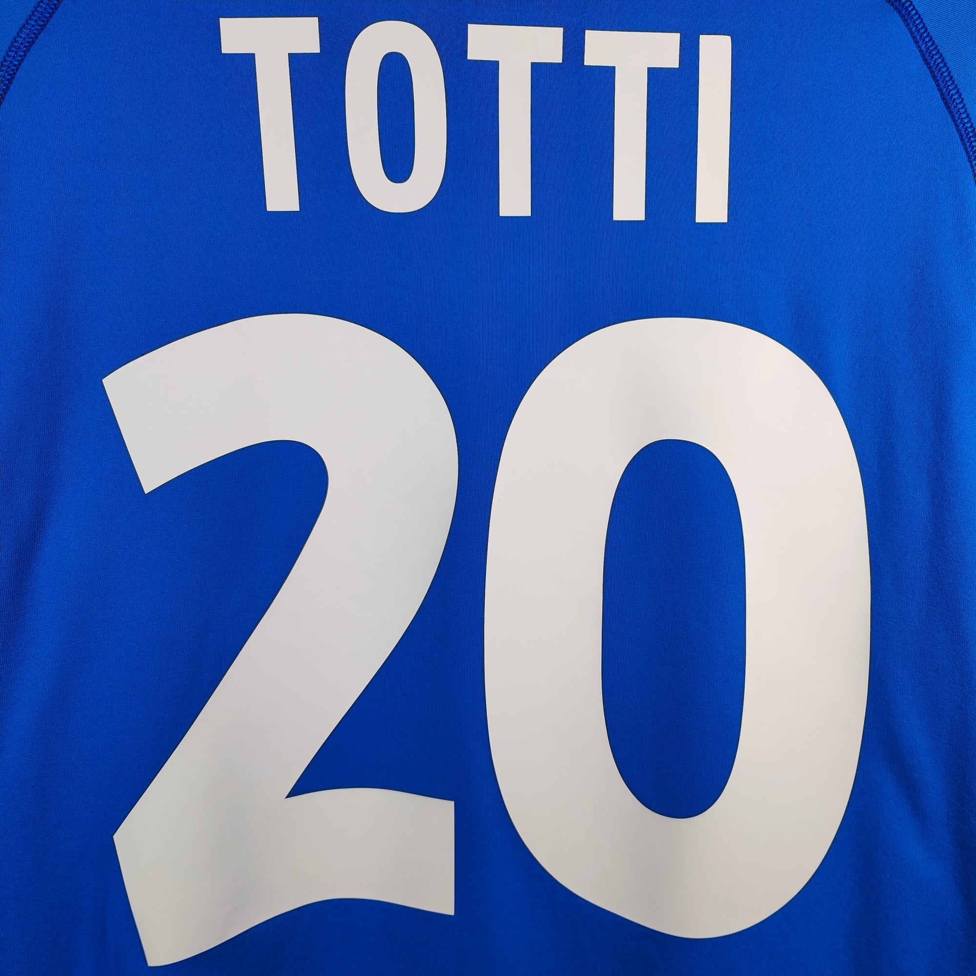 2000 - 01 Italy Home Shirt Totti 20 - 9.5/10 - (XL but fit like L - M) - Eternal Pitch