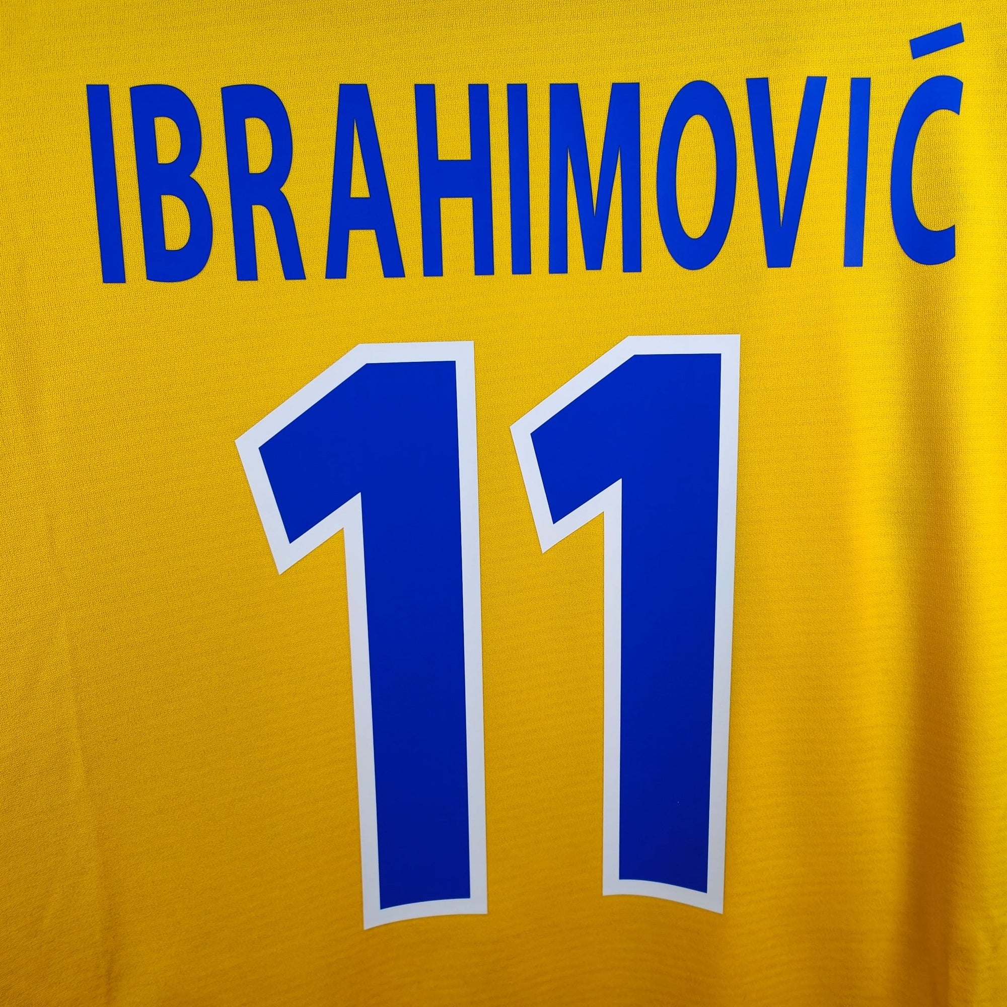 2000 - 02 Sweden Home Shirt Ibrahimovic 11 - 9.5/10 - (XL) - Eternal Pitch