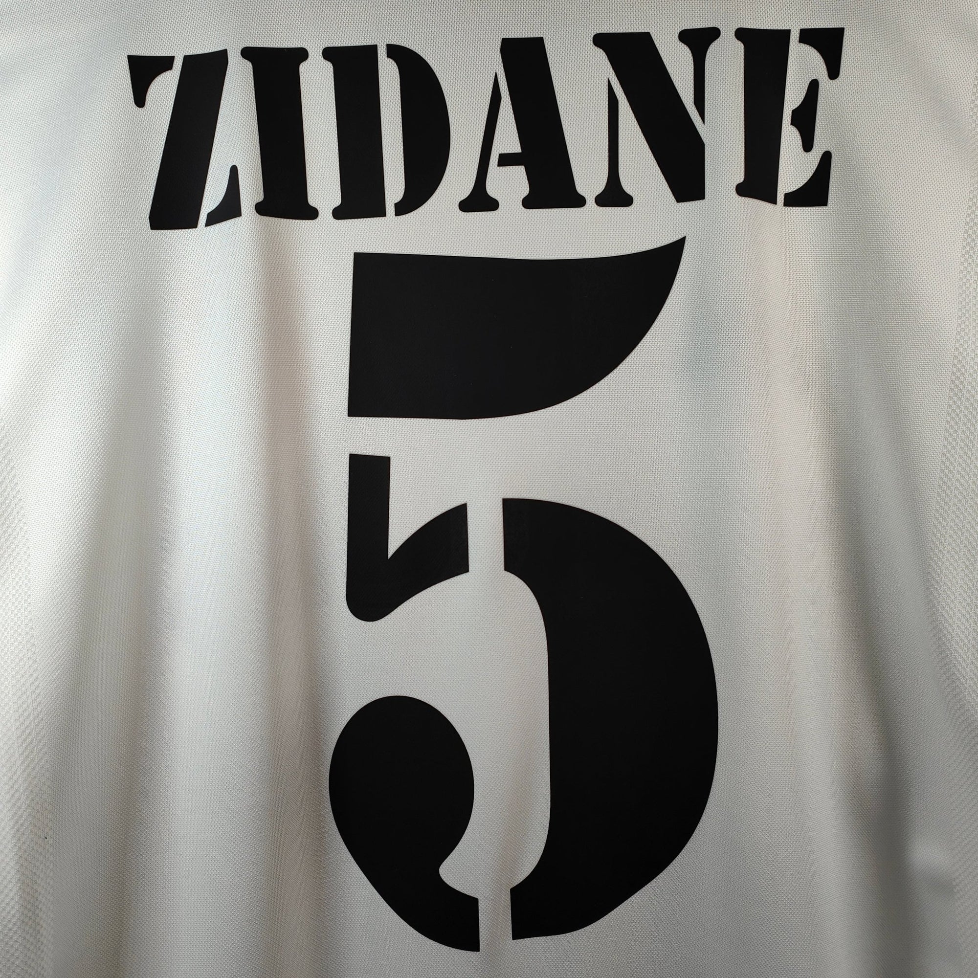 2002 - 03 Real Madrid Home Shirt Zidane 5 (M) - Eternal Pitch