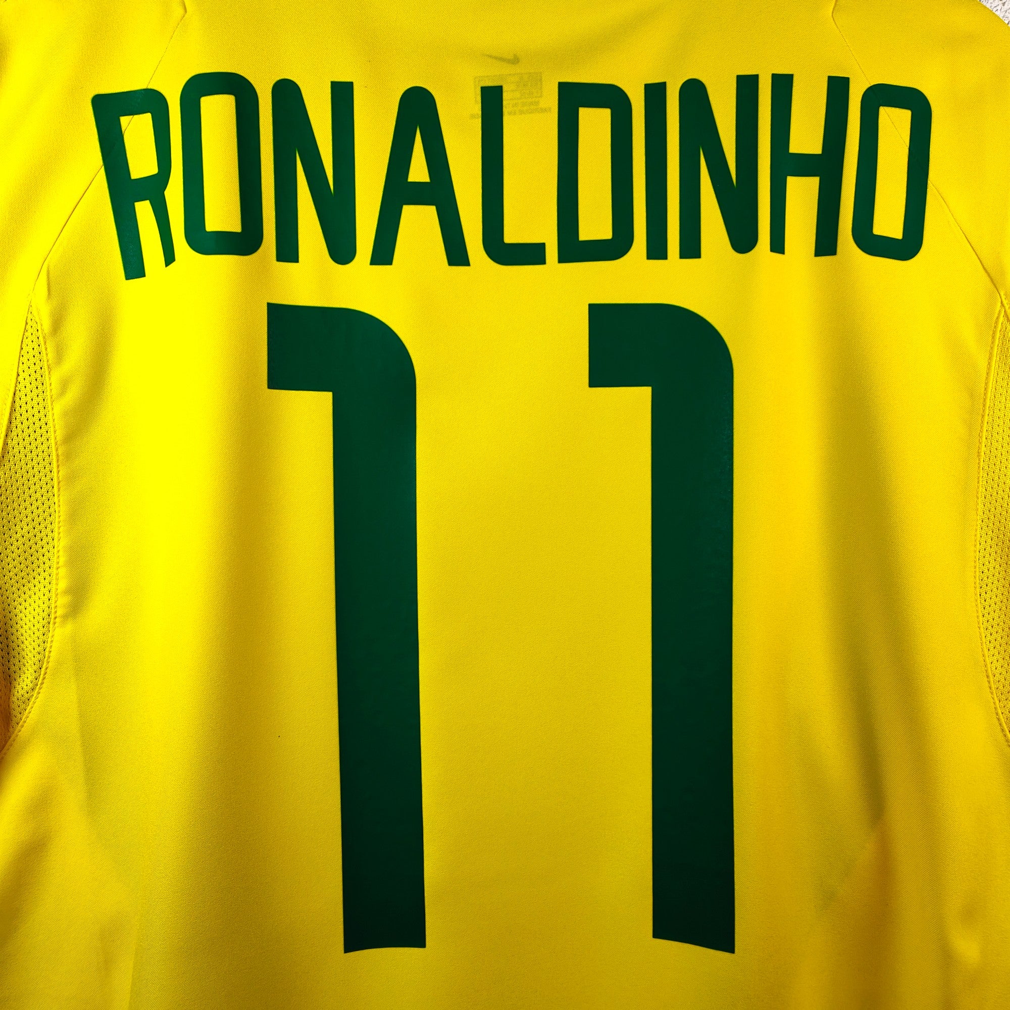 2002 - 04 Brazil Home Shirt Ronaldinho 11 (M) - Eternal Pitch