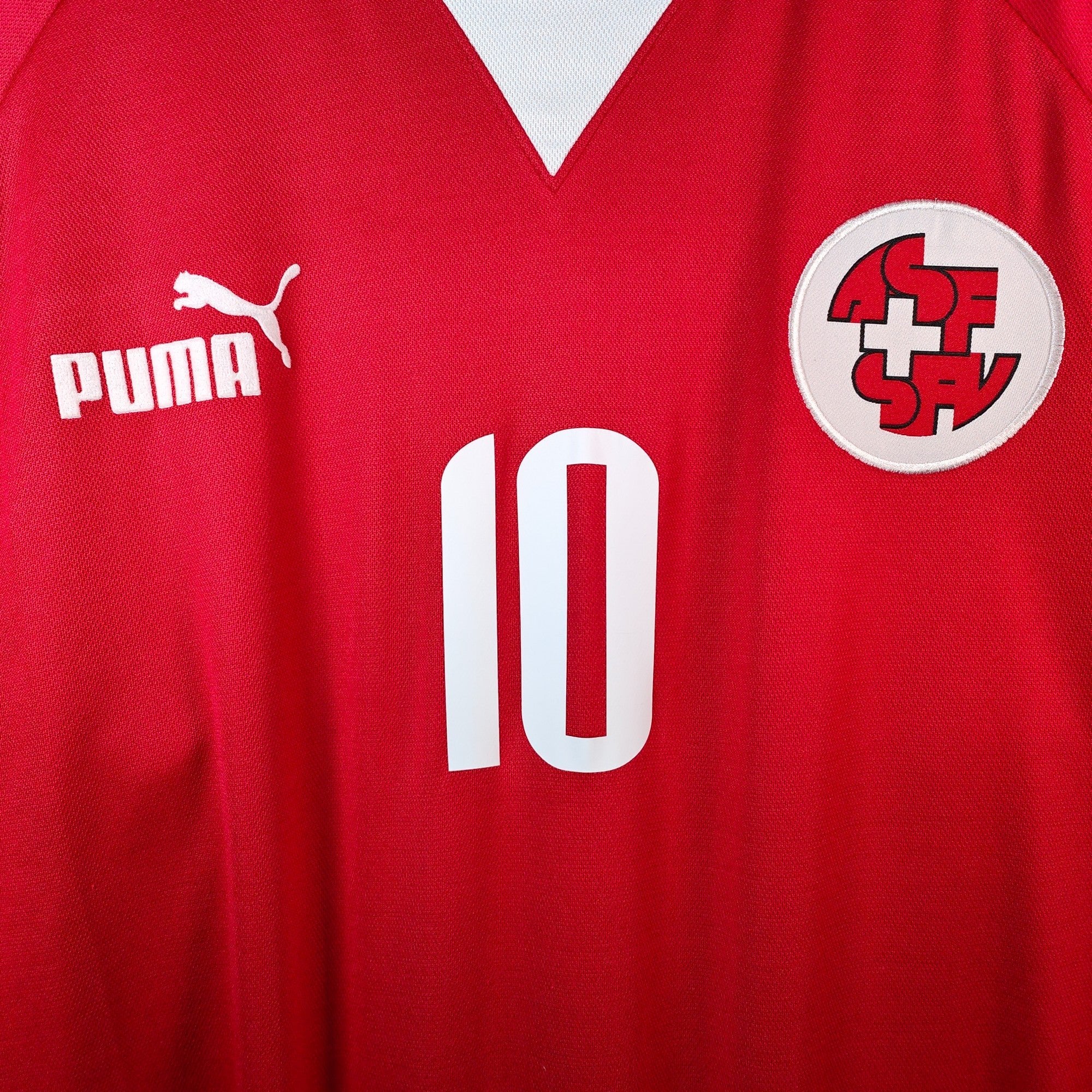 2002 - 04 Switzerland Home Shirt Hakan Yakin 10 (L) - Eternal Pitch