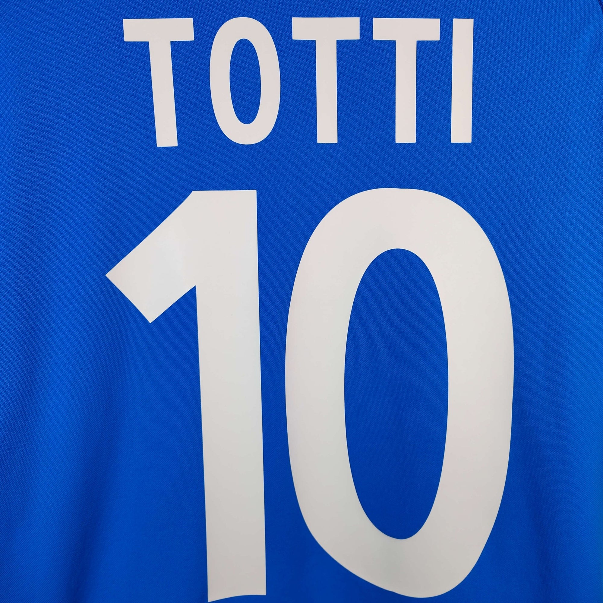 2002 Italy Home Shirt Totti 10 - 9/10 - (L slim) - Eternal Pitch