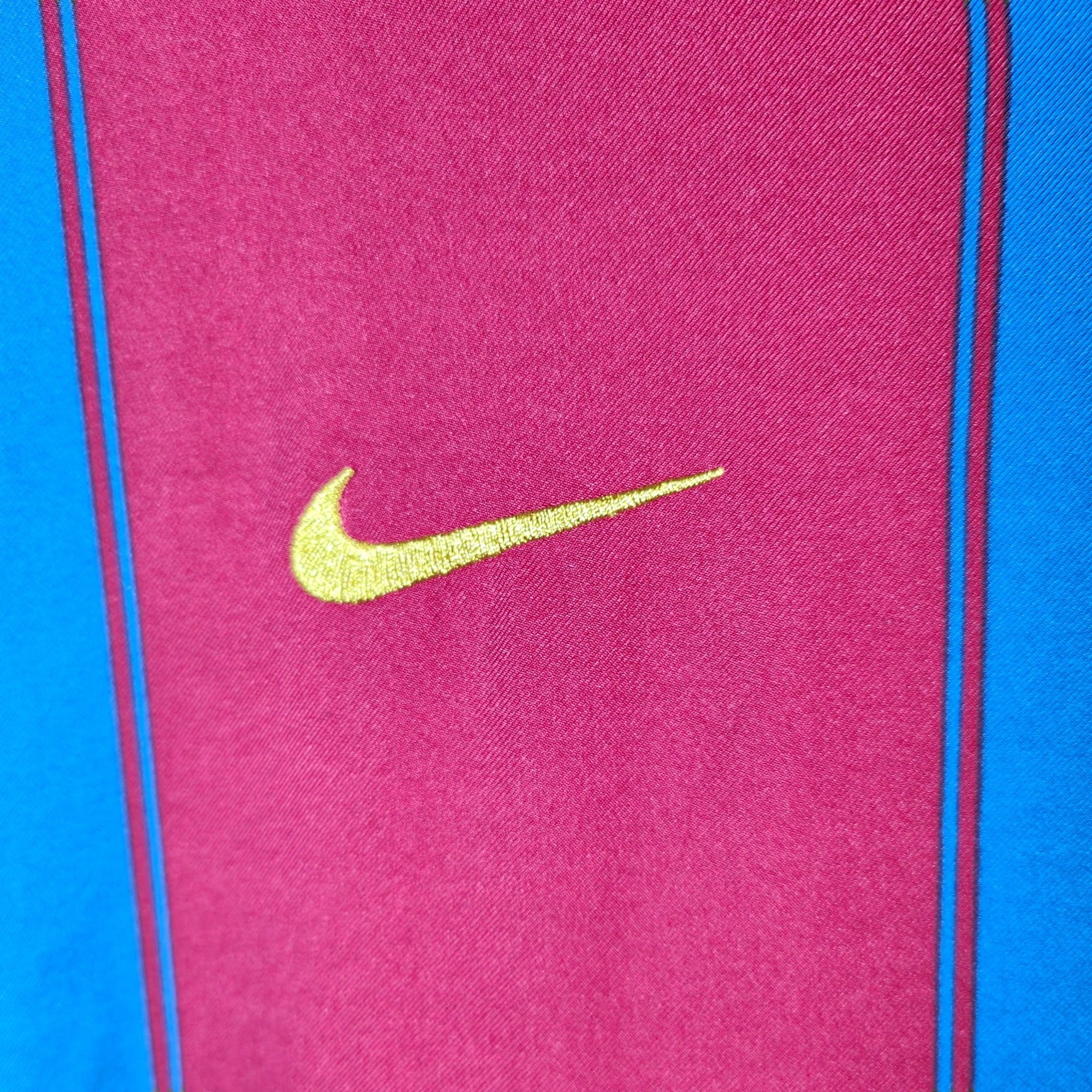 2003 - 04 FC Barcelona Home Shirt Ronaldinho 10 - 9.5/10 - (L) - Eternal Pitch