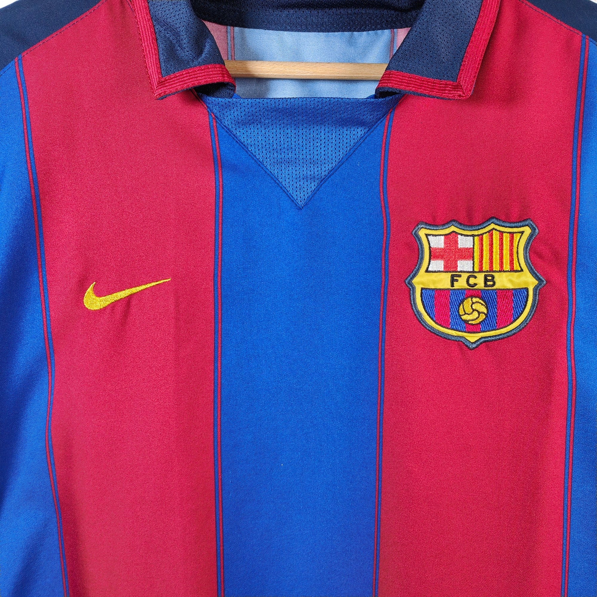 2003 - 04 FC Barcelona Home Shirt Ronaldinho 10 (M) - Eternal Pitch