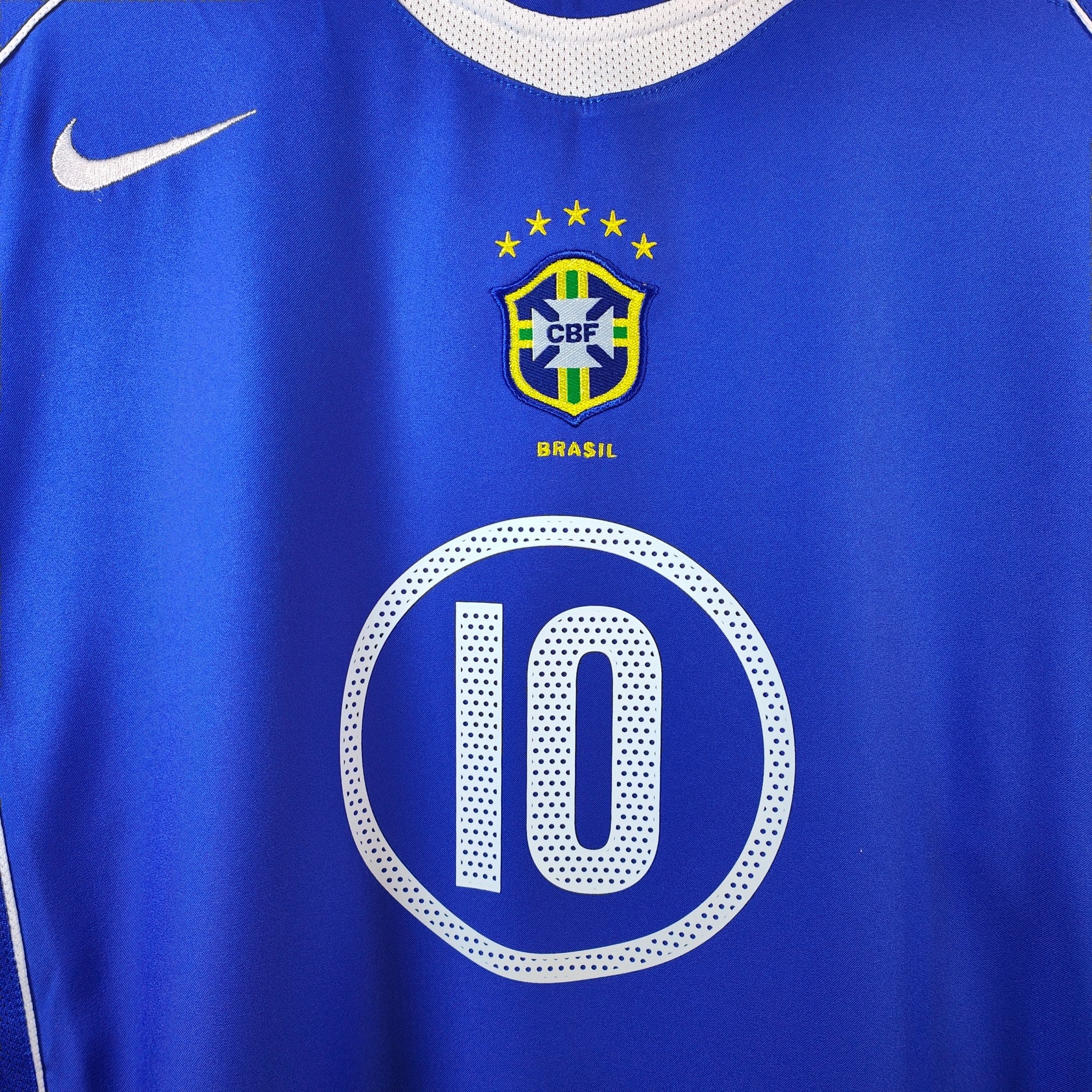 2004 - 05 Brazil Away Shirt Ronaldinho 10 (XL) - Eternal Pitch