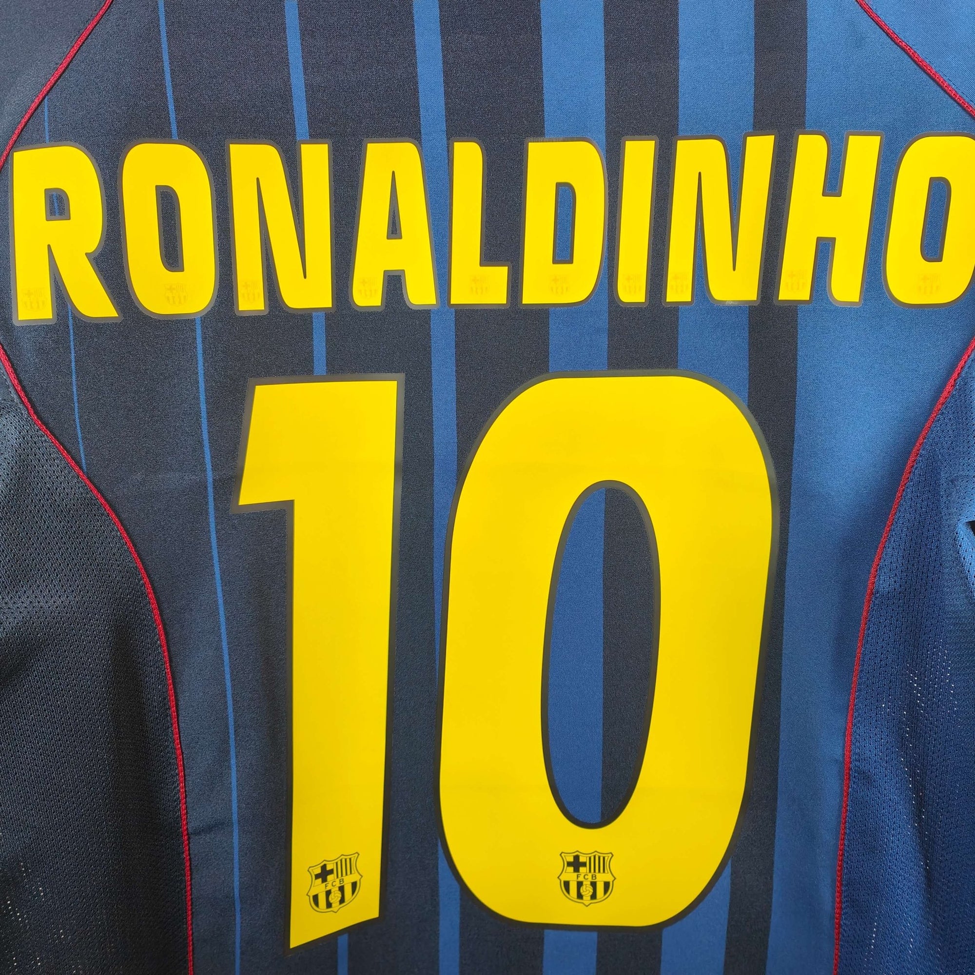 2004 - 05 FC Barcelona Away Shirt Ronaldinho 10 - 9/10 - (S) - Eternal Pitch