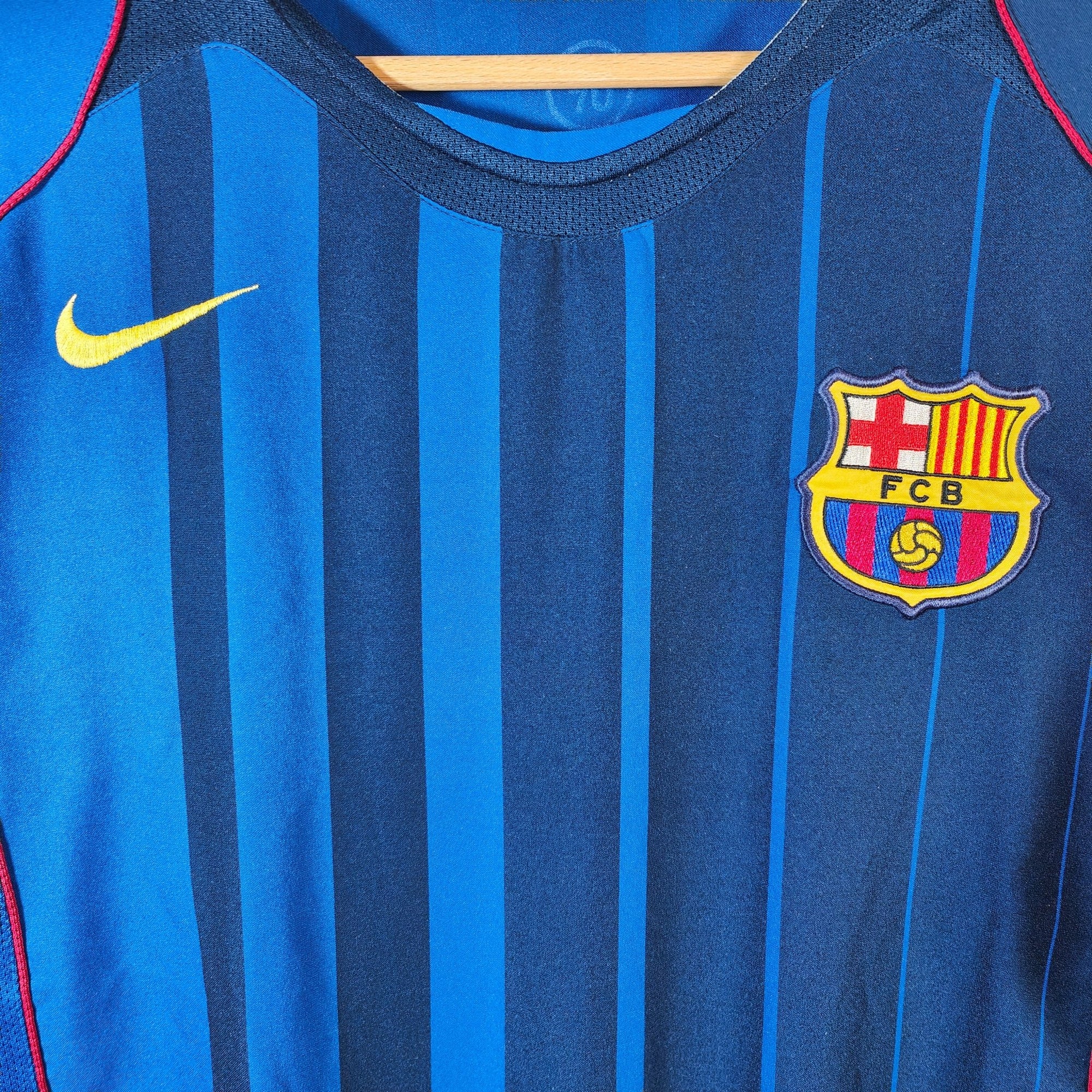 2004 - 05 FC Barcelona Away Shirt Ronaldinho 10 - 9.5/10 - (M) - Eternal Pitch