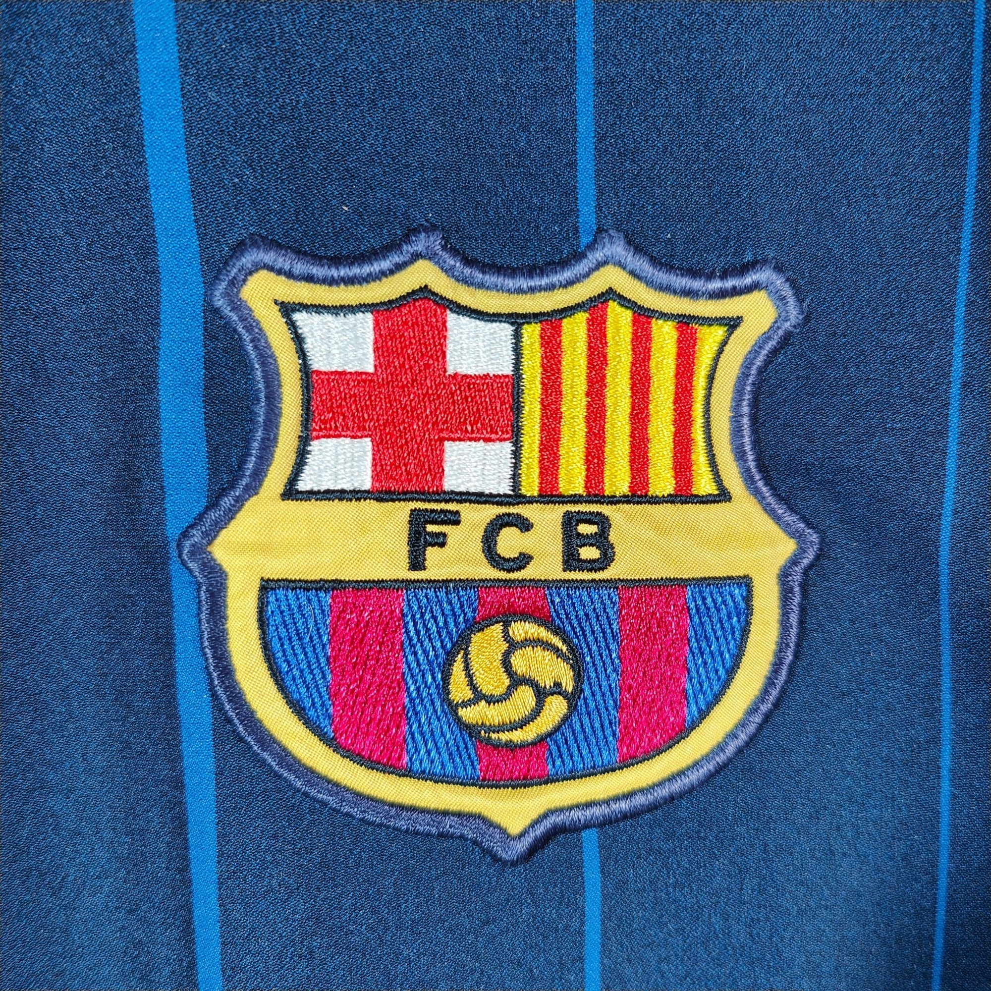 2004 - 05 FC Barcelona Away Shirt Ronaldinho 10 - 9.5/10 - (M) - Eternal Pitch
