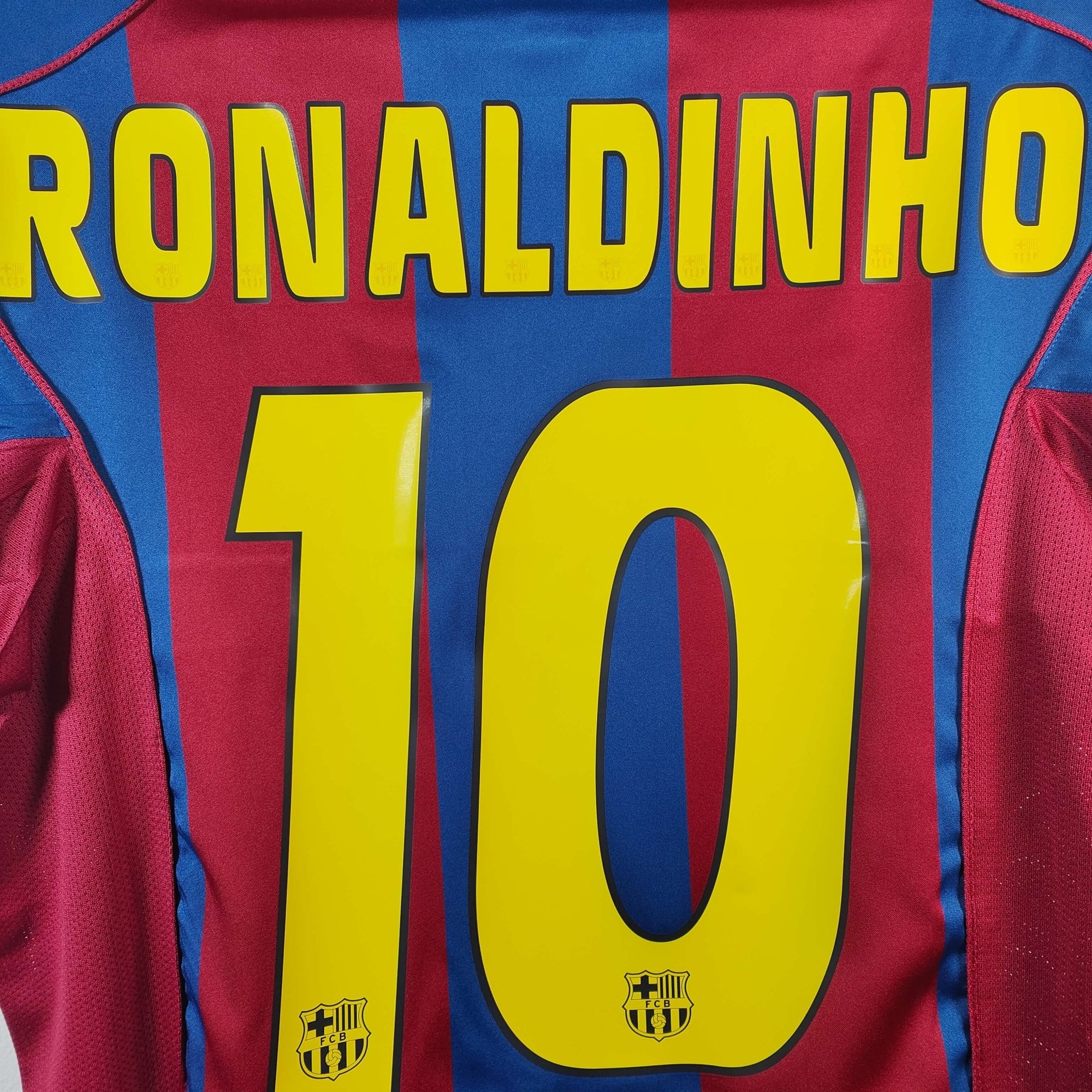 2004 - 05 FC Barcelona Home Shirt Ronaldinho 10 - 9/10 - (S) - Eternal Pitch