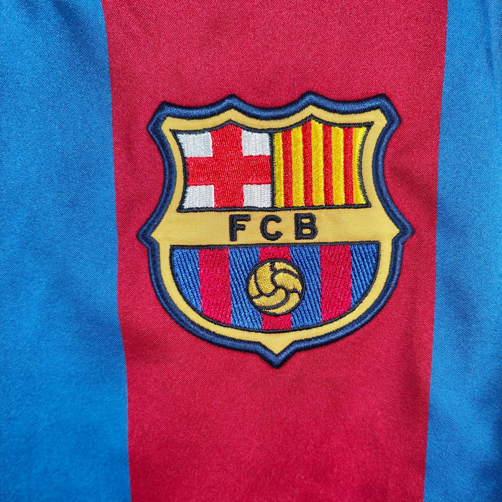2004 - 05 FC Barcelona Home Shirt Ronaldinho 10 - 9/10 - (S) - Eternal Pitch