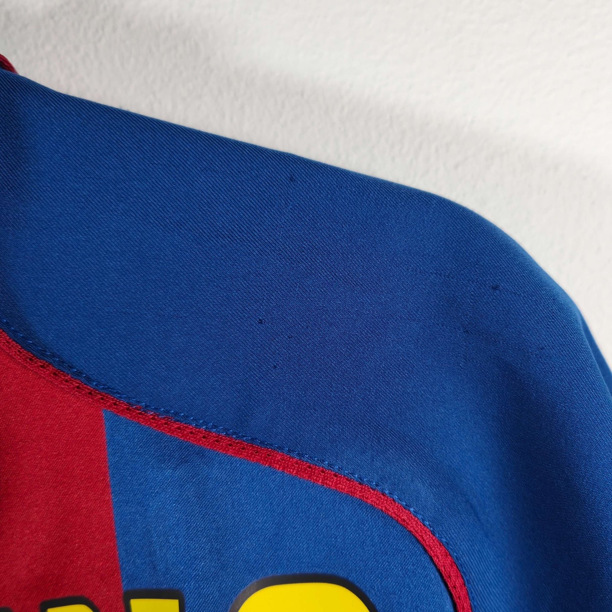 2004 - 05 FC Barcelona Home Shirt Ronaldinho 10 - 9/10 - (S) - Eternal Pitch