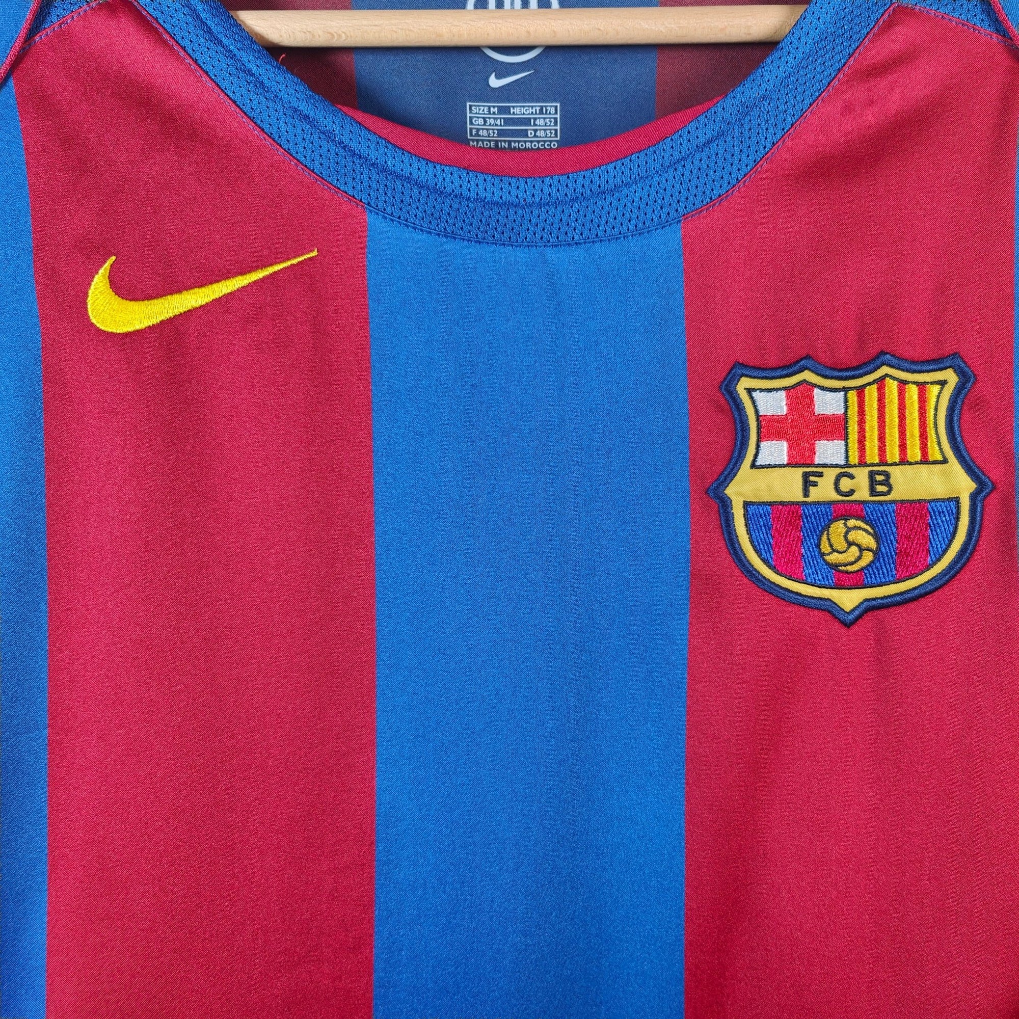 2004 - 05 FC Barcelona Home Shirt Ronaldinho 10 - 9.5/10 - (M) - Eternal Pitch