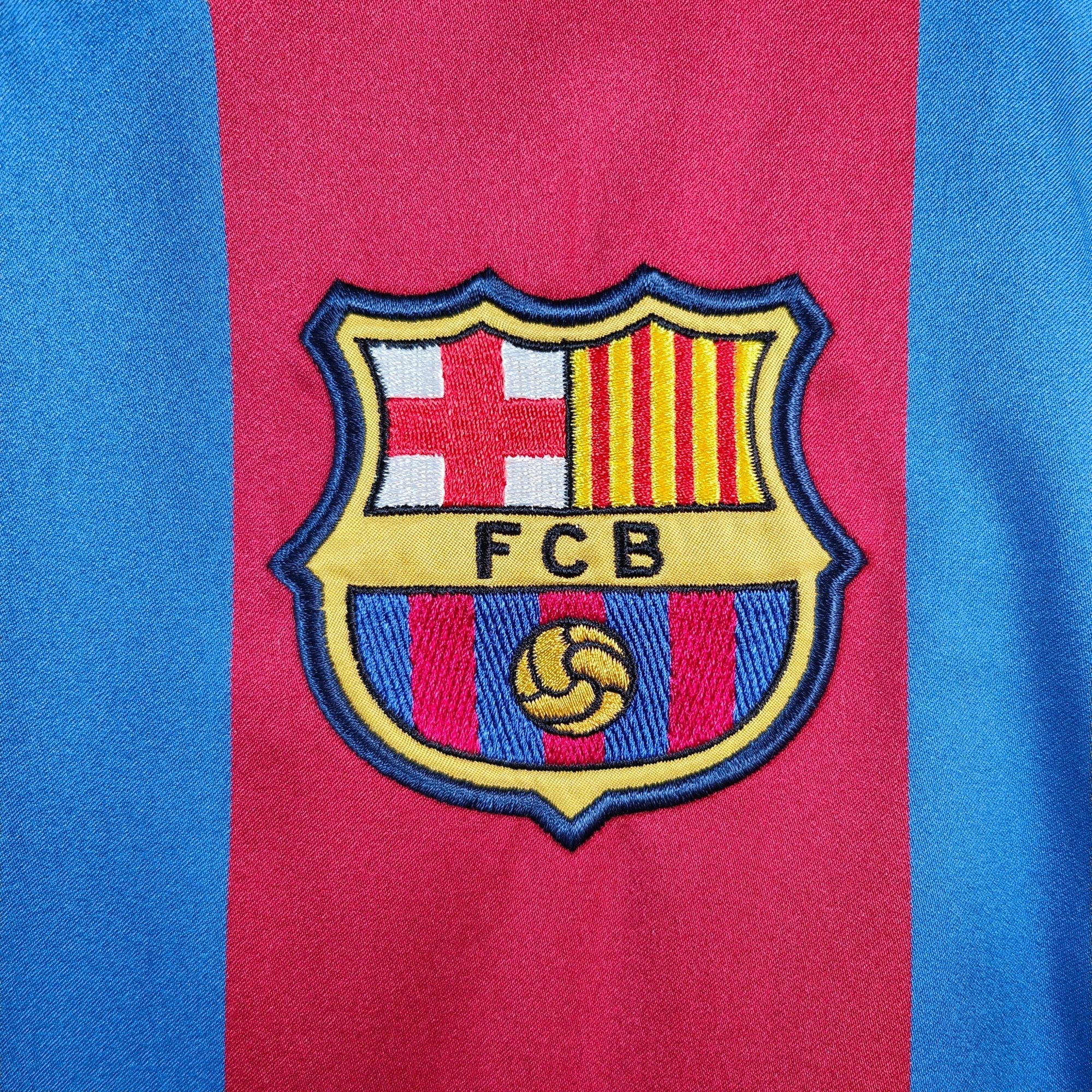 2004 - 05 FC Barcelona Home Shirt Ronaldinho 10 - 9.5/10 - (M) - Eternal Pitch