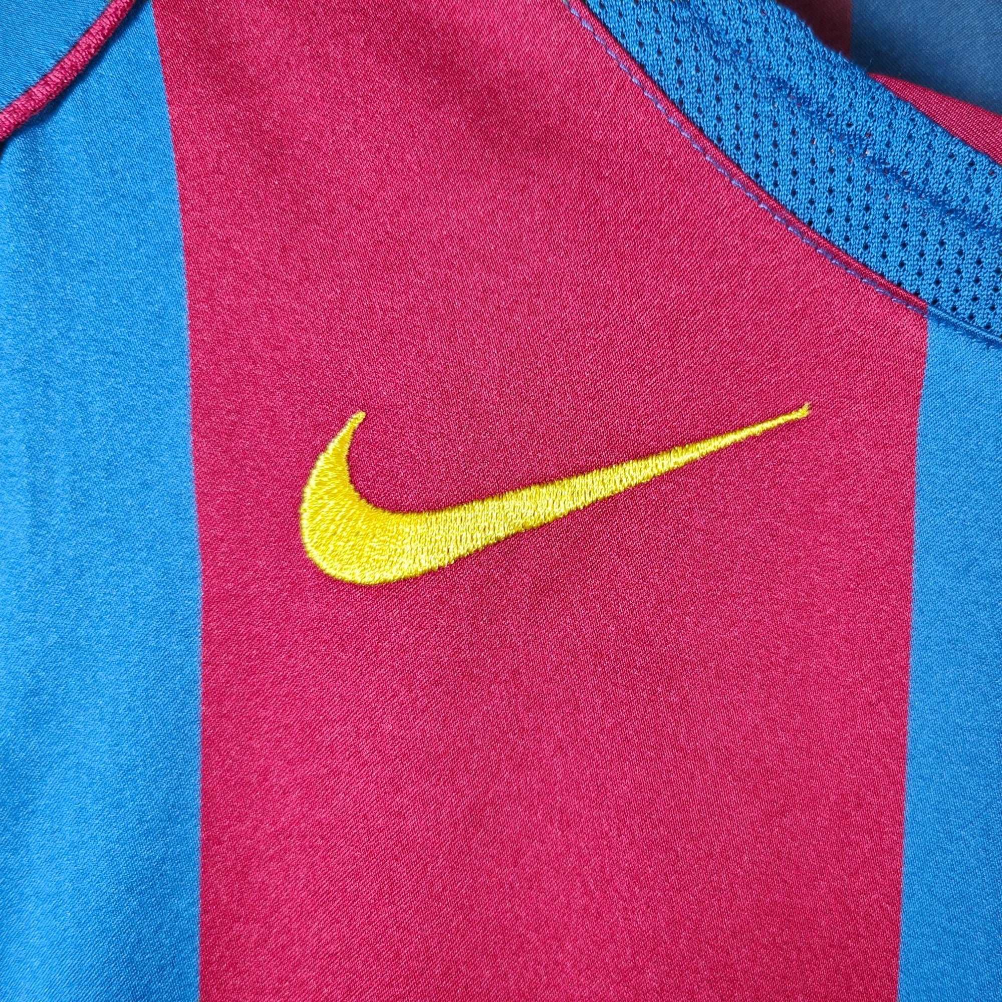 2004 - 05 FC Barcelona Home Shirt Ronaldinho 10 - 9.5/10 - (M) - Eternal Pitch