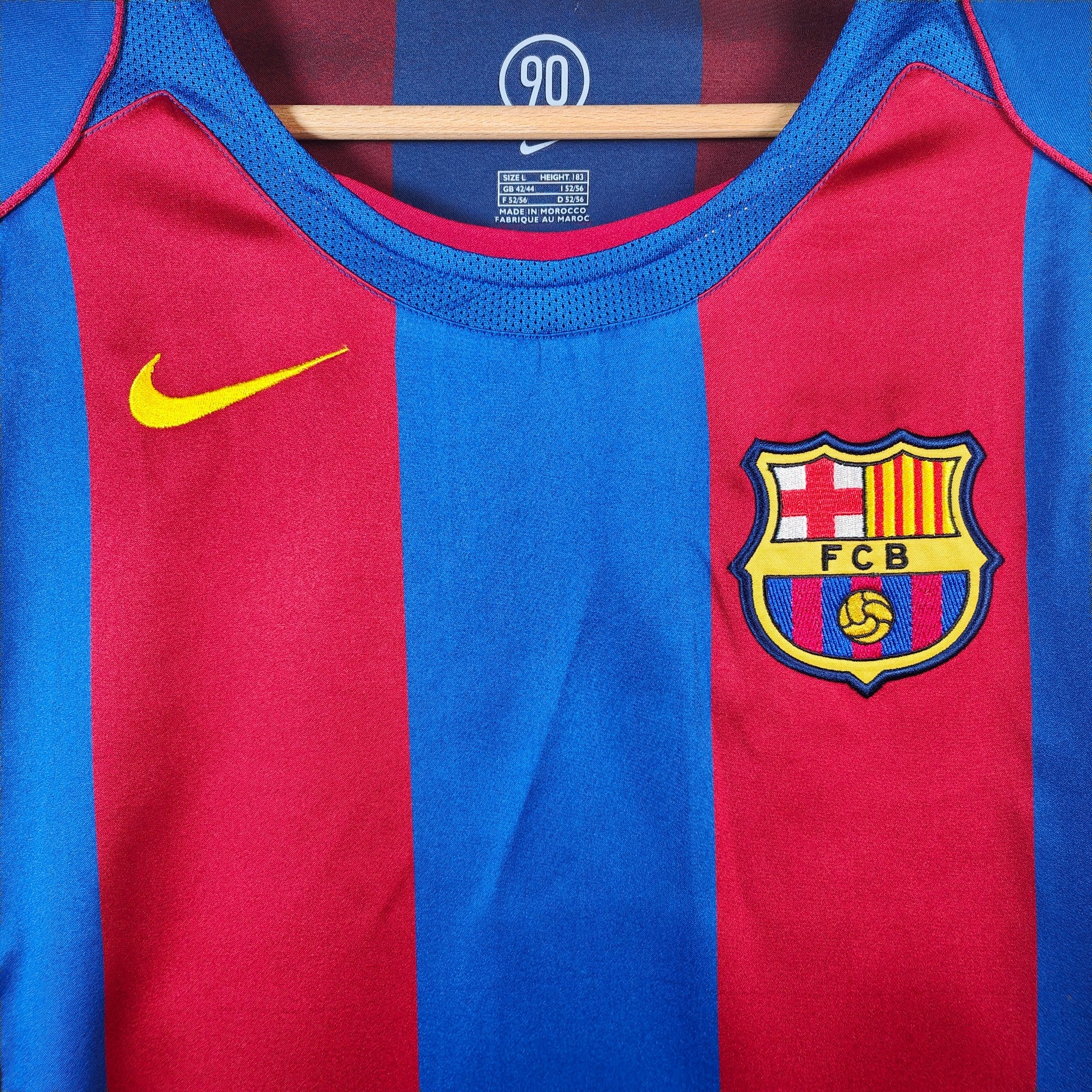 2004 - 05 FC Barcelona Home Shirt Ronaldinho 10 (L) - Eternal Pitch