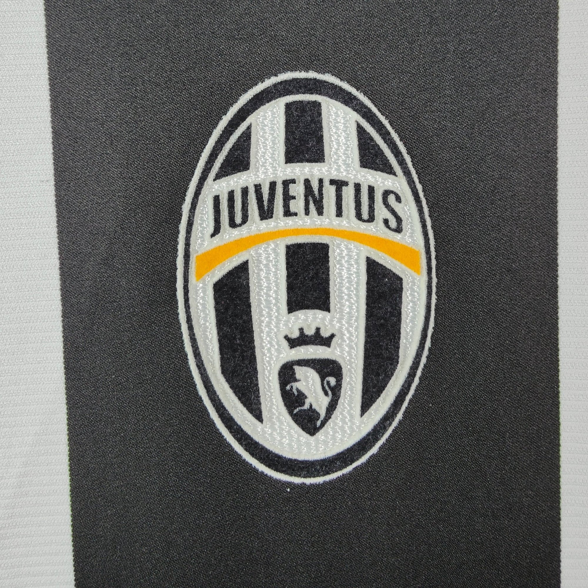 2004 - 05 Juventus Home Shirt Ibrahimovic 9 - 8.5/10 - (L) - Eternal Pitch