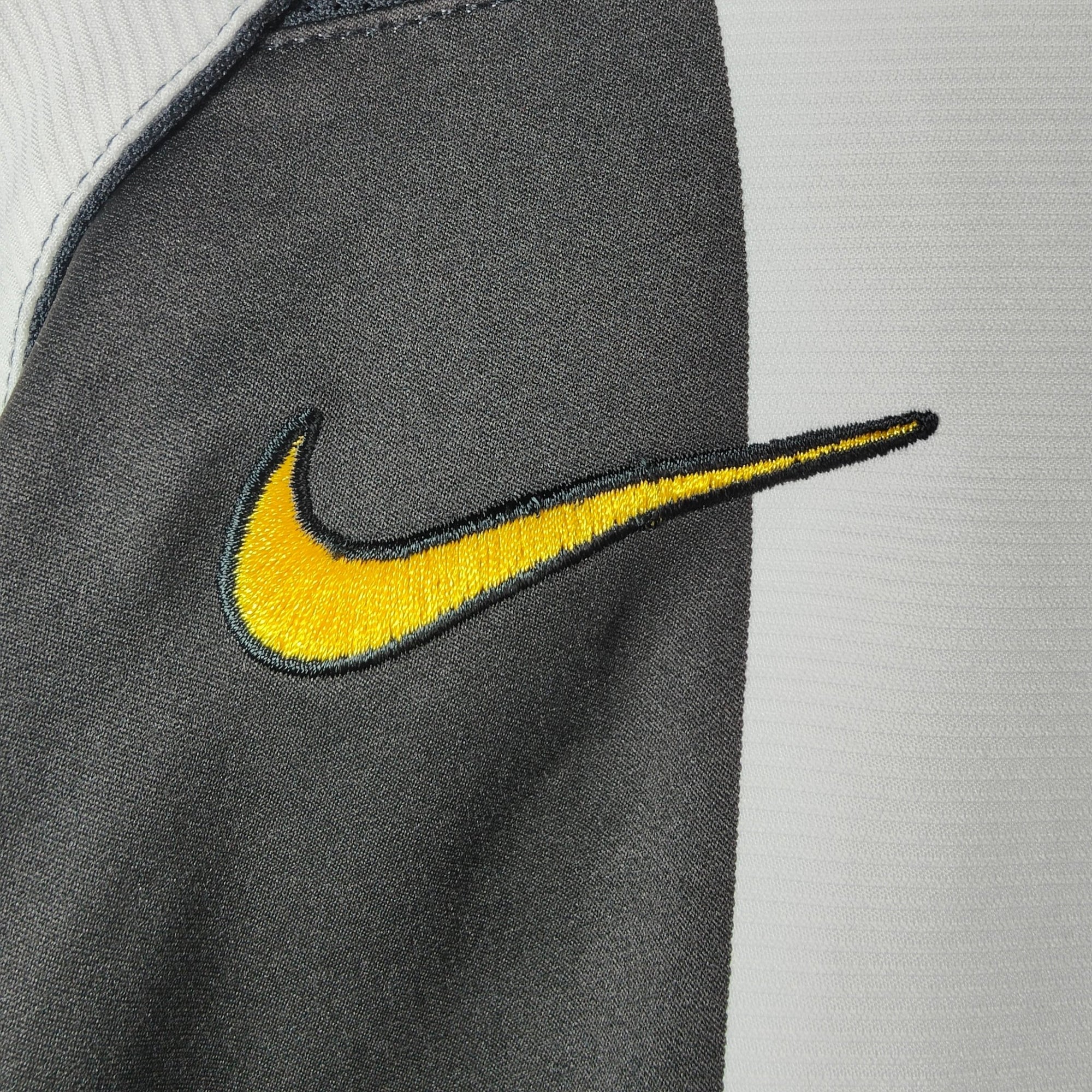 2004 - 05 Juventus Home Shirt Ibrahimovic 9 - 8.5/10 - (L) - Eternal Pitch
