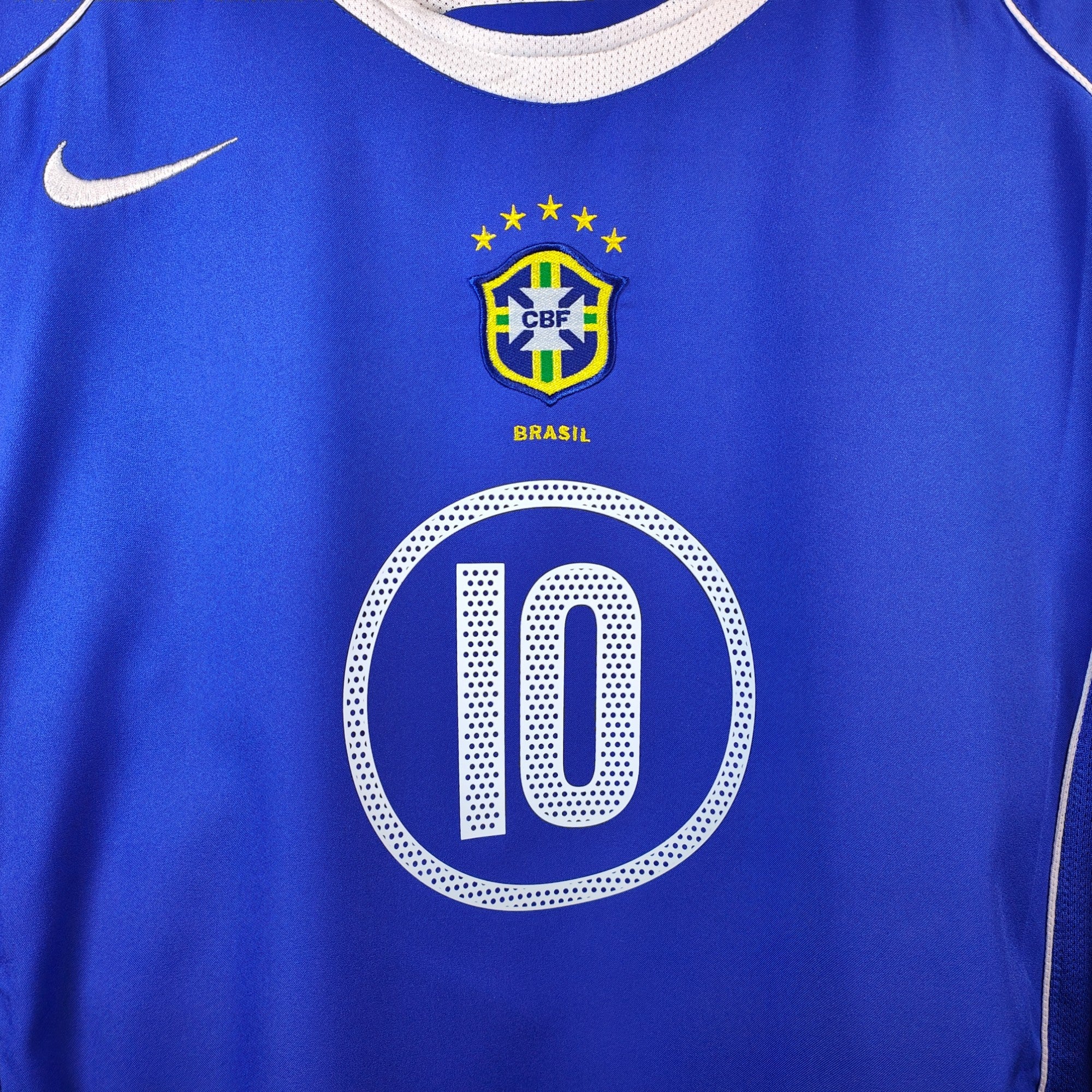 2004 - 06 Brazil Away Shirt Ronaldinho 10 (XL) - Eternal Pitch
