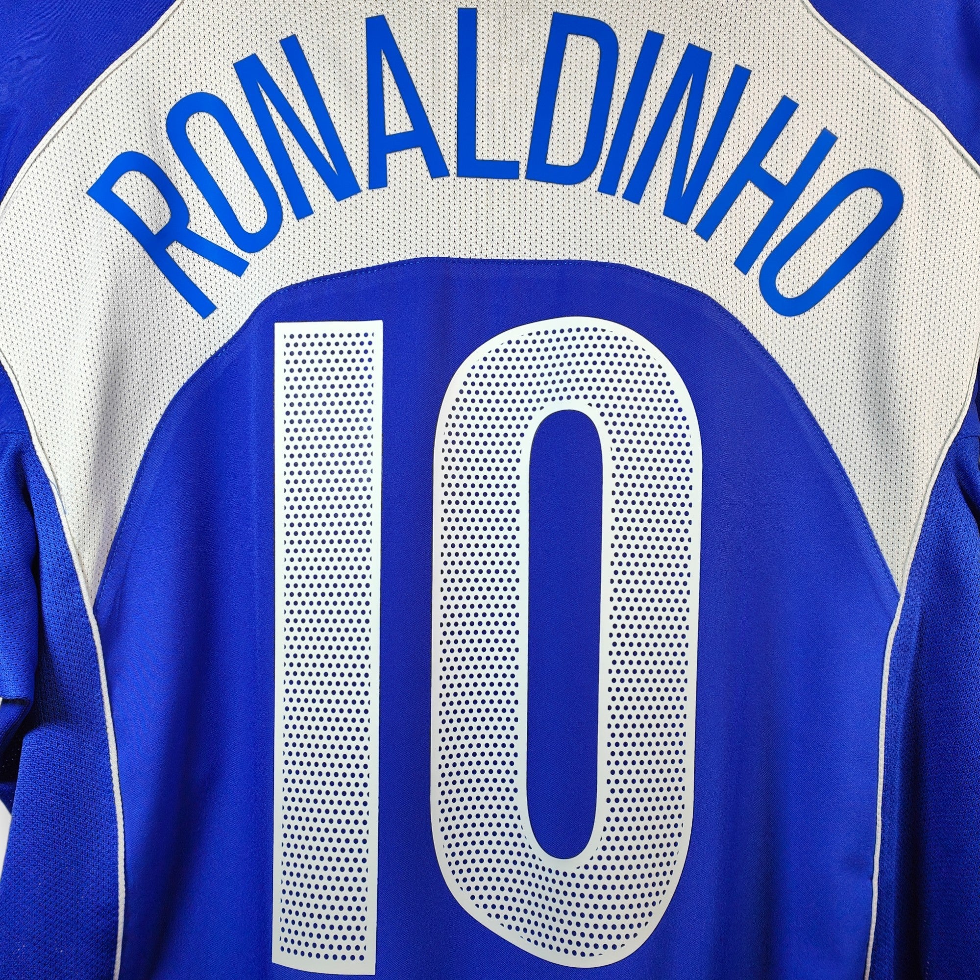 2004 - 06 Brazil Away Shirt Ronaldinho 10 (XL) - Eternal Pitch