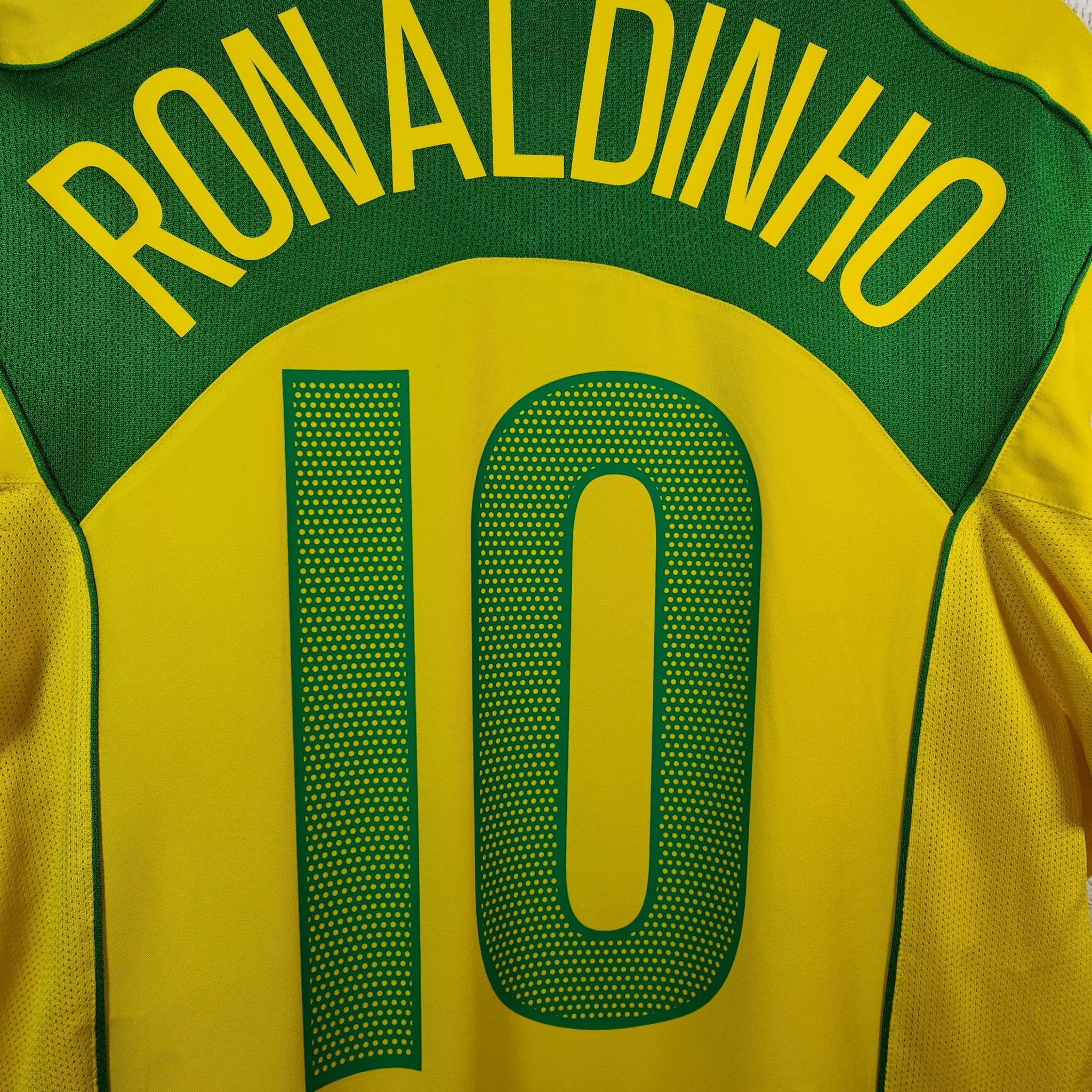 2004-06 Brazil Home Shirt Ronaldinho #10 - 9/10 - (L) – 116603