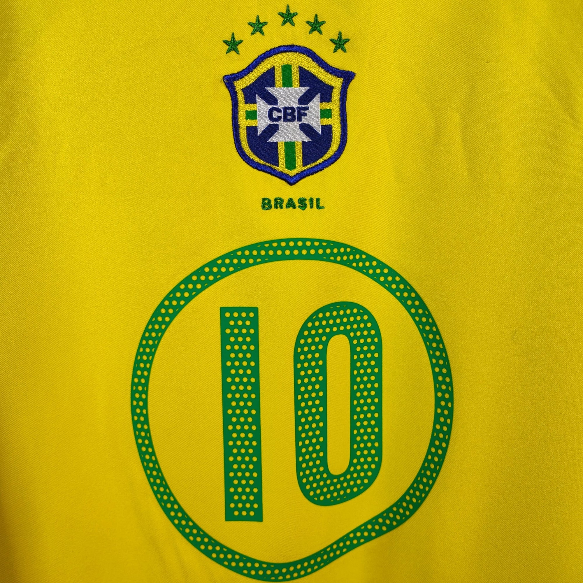 2004 - 06 Brazil Home Shirt Ronaldinho 10 - 9/10 - (L) - Eternal Pitch