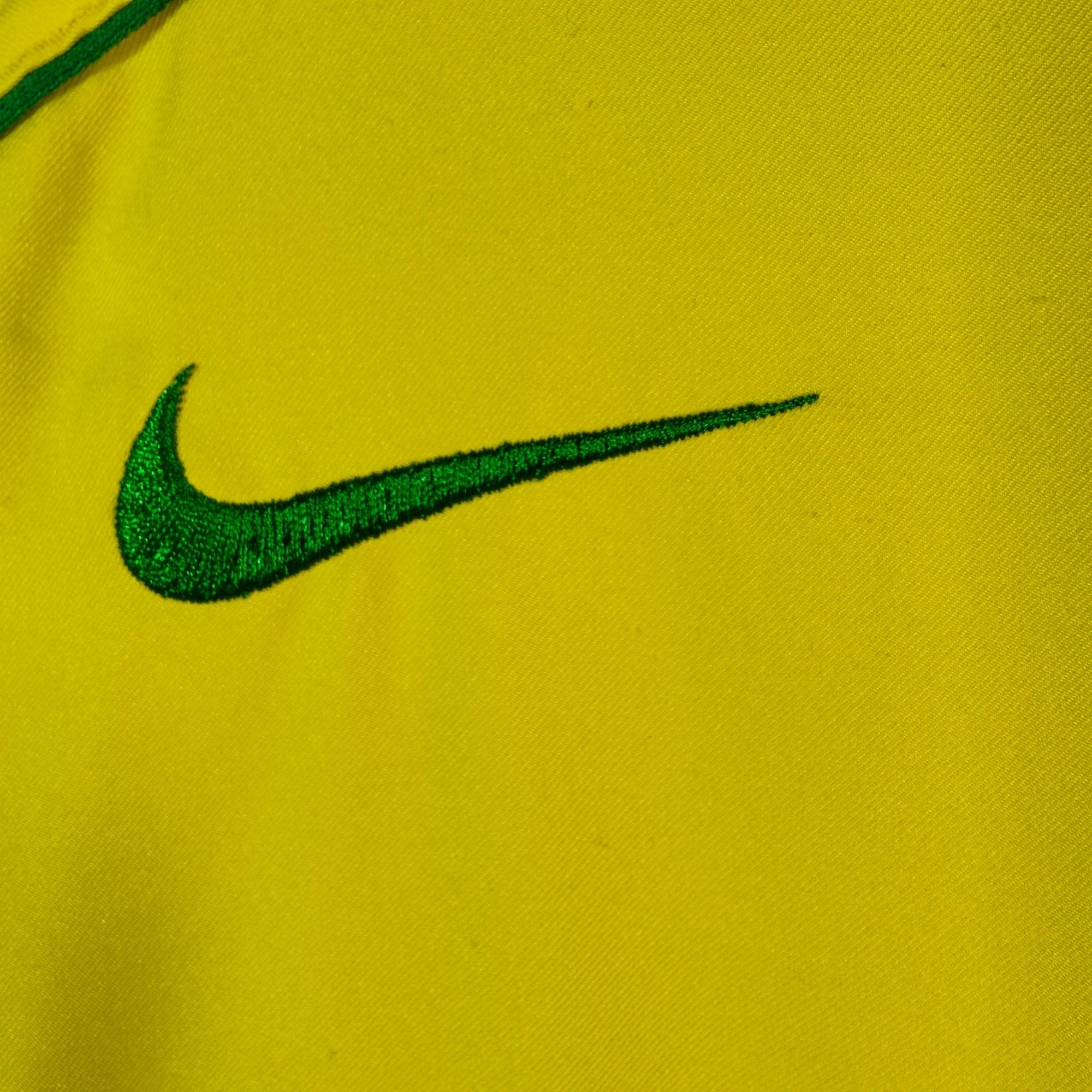 2004 - 06 Brazil Home Shirt Ronaldinho 10 - 9.5/10 - (M) - Eternal Pitch