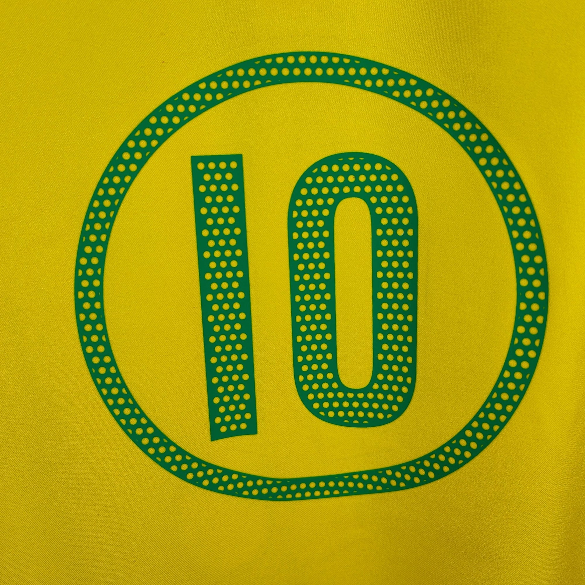 2004 - 06 Brazil Home Shirt Ronaldinho 10 - 9.5/10 - (M) - Eternal Pitch