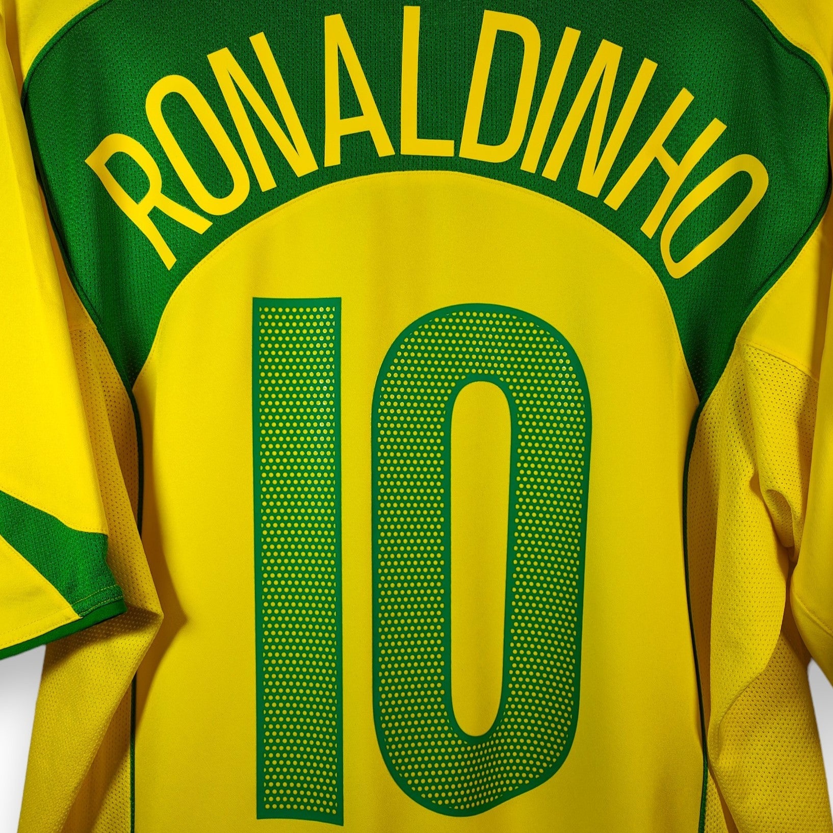 2004 - 06 Brazil Home Shirt Ronaldinho 10 (L) - Eternal Pitch