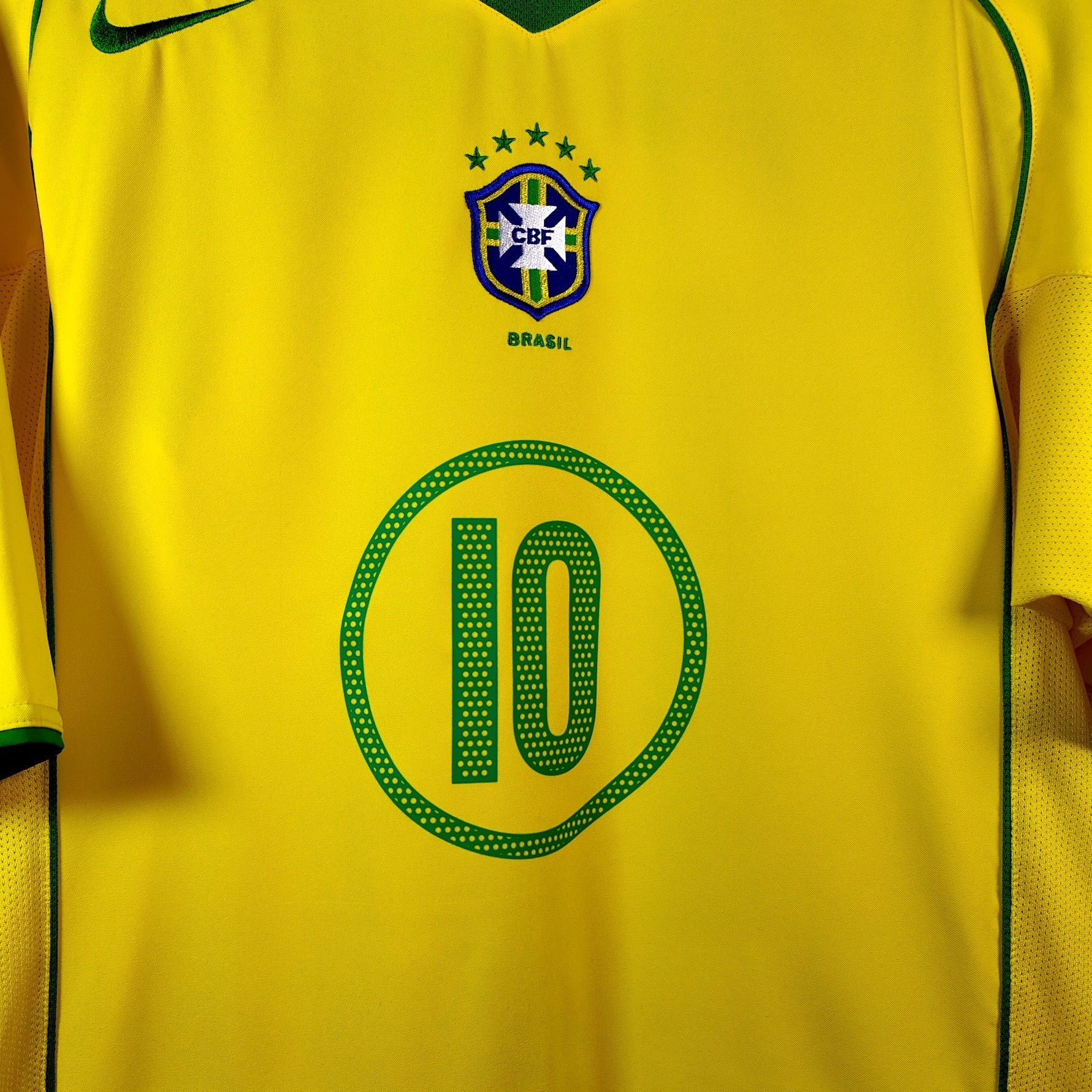 2004 - 06 Brazil Home Shirt Ronaldinho 10 (L) - Eternal Pitch