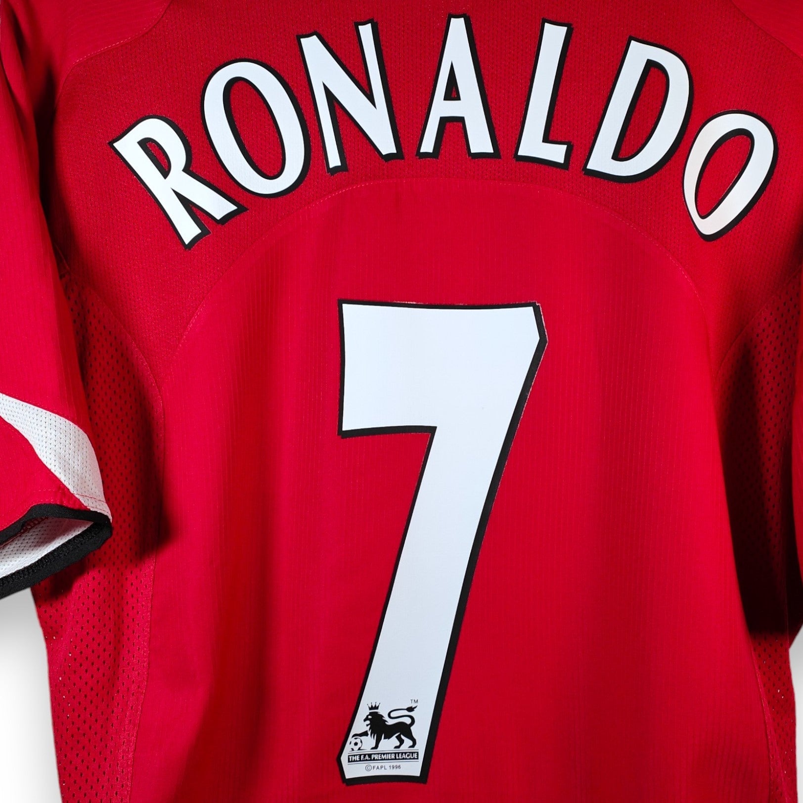 2004 - 06 Manchester United Home Shirt Ronaldo 7 (L) - Eternal Pitch