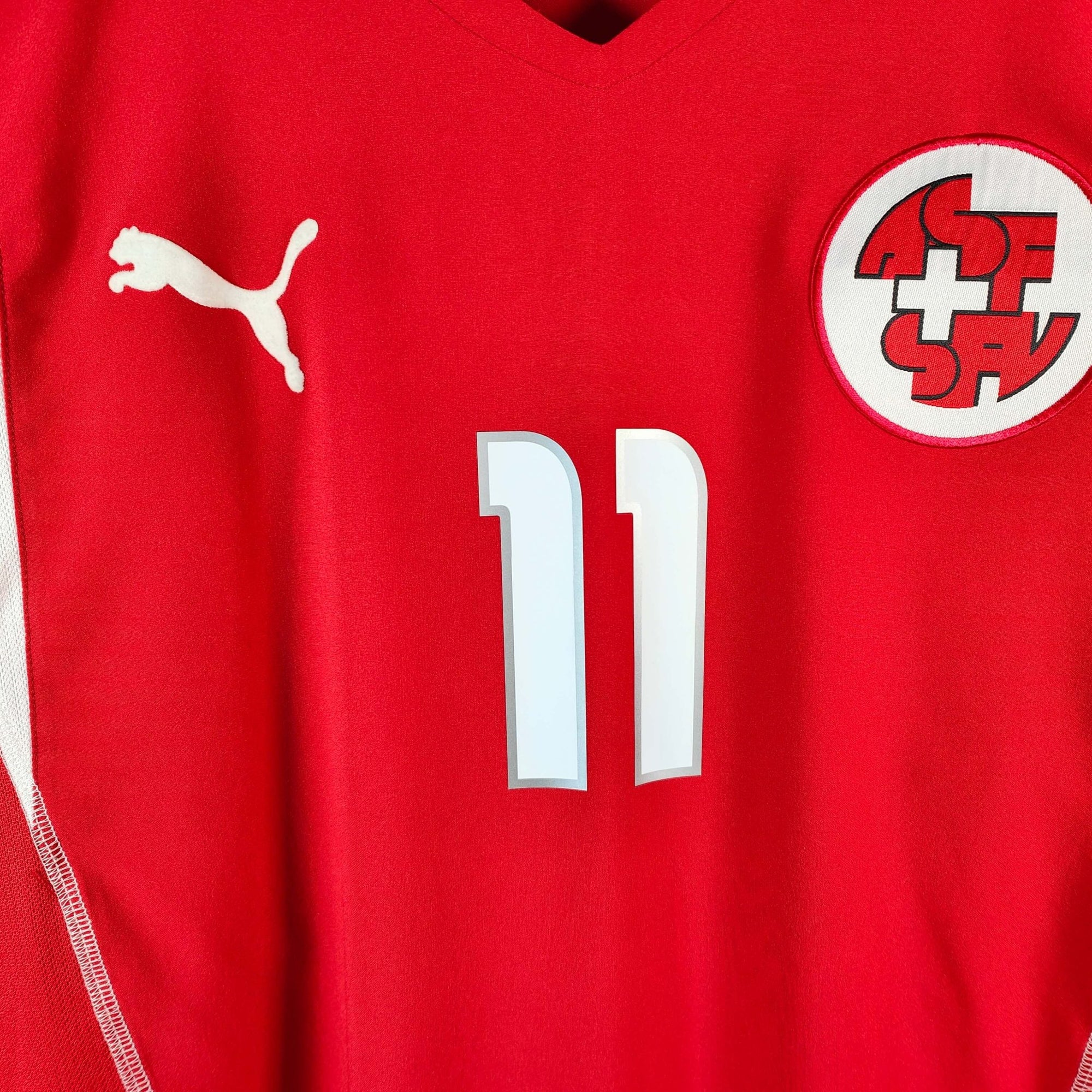 2004 - 06 Switzerland Home Shirt Chapuisat 11 - 9/10 - (M) - Eternal Pitch