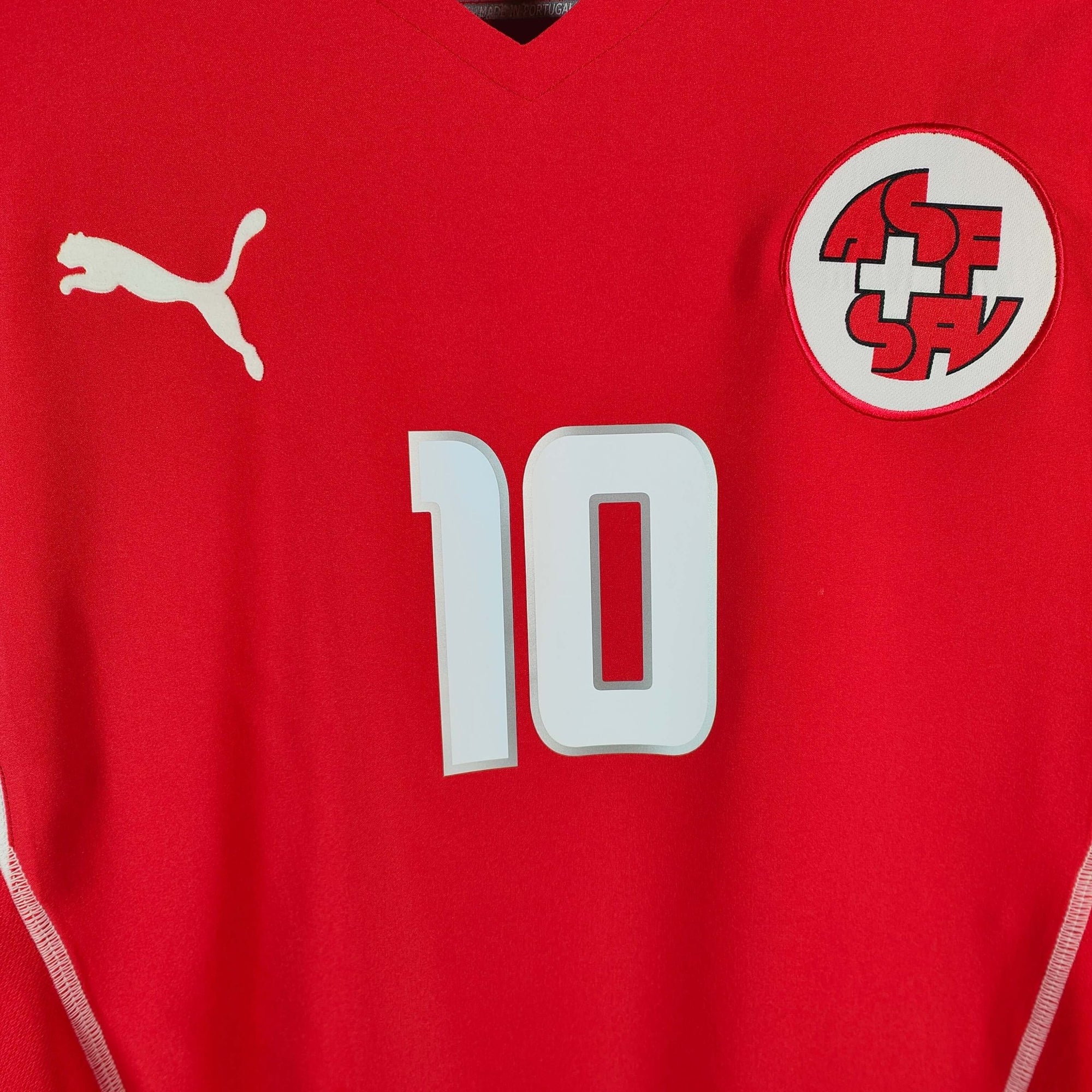 2004 - 06 Switzerland Home Shirt Hakan Yakin 10 - 9/10 - (M) - Eternal Pitch