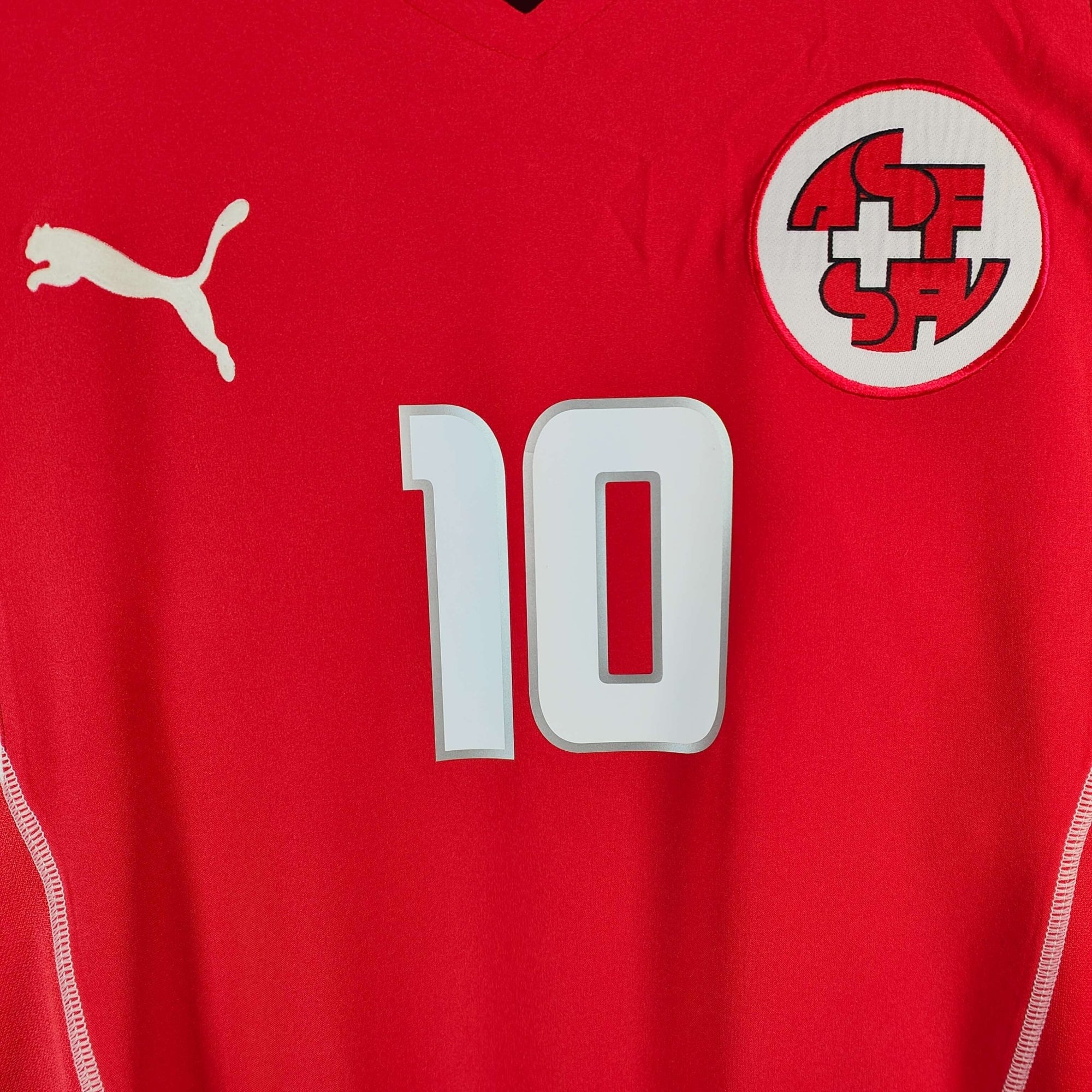 2004 - 06 Switzerland Home Shirt Hakan Yakin 10 - 9/10 - (S) - Eternal Pitch