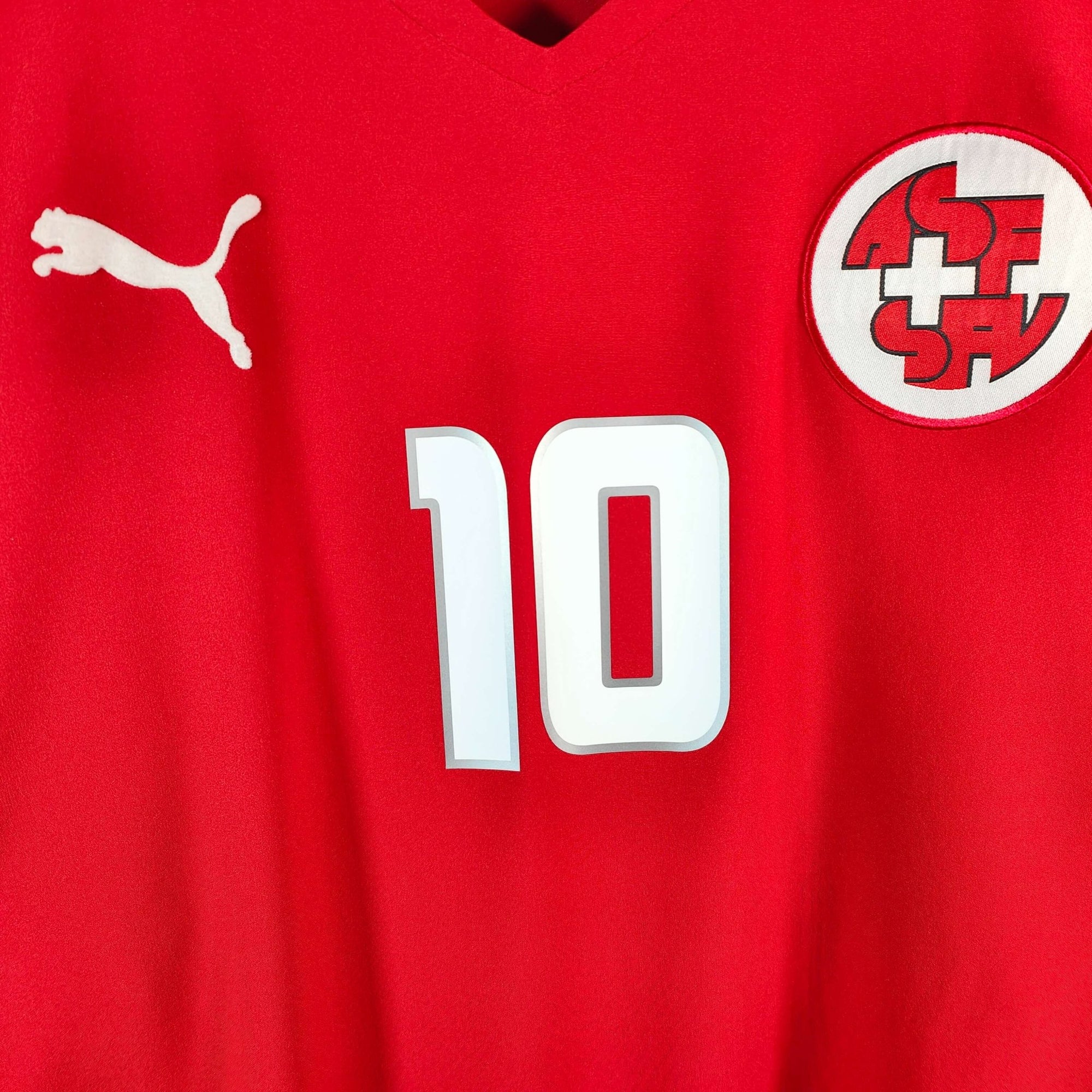 2004 - 06 Switzerland Home Shirt Hakan Yakin 10 - 9/10 - (XL) - Eternal Pitch