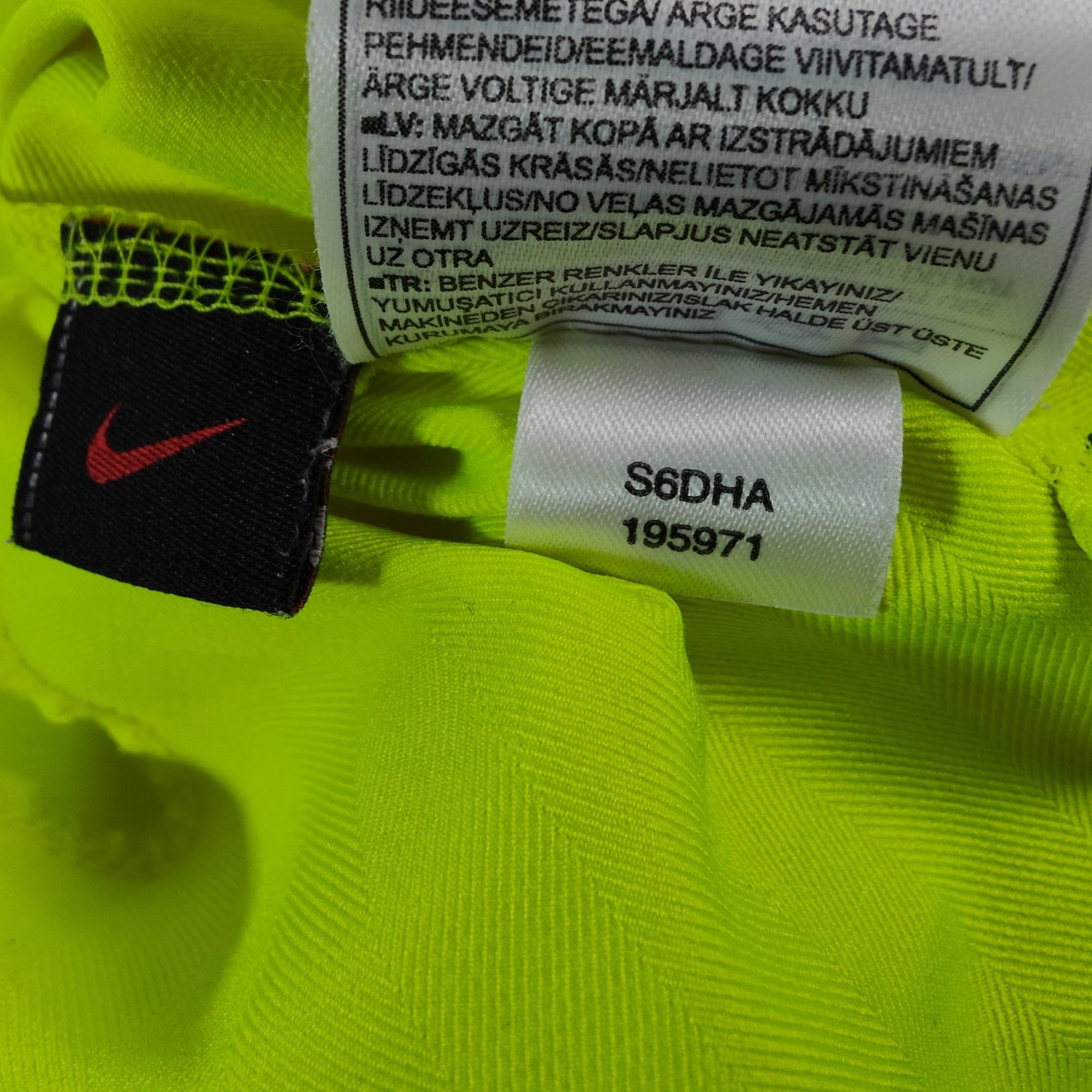 2005 - 06 FC Barcelona Away Shirt Messi 30 - 9/10 - (XL) - Eternal Pitch