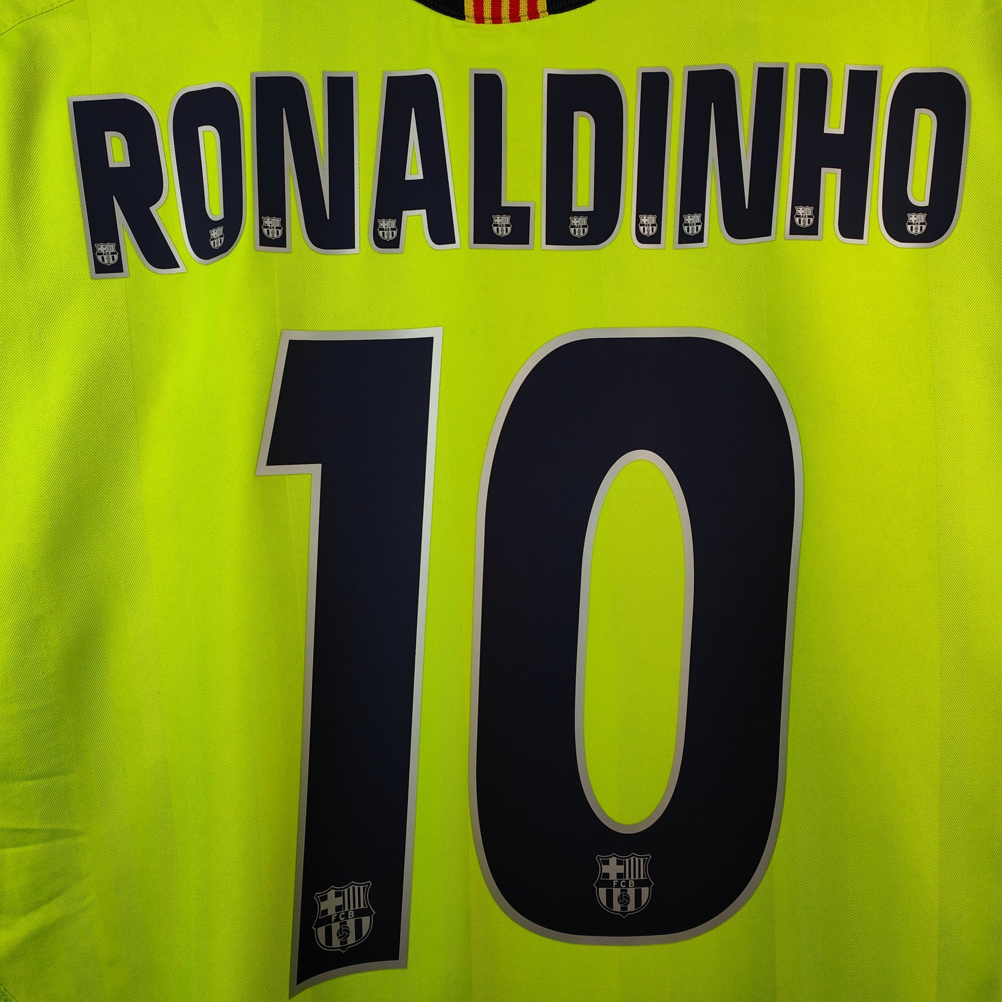 2005 - 06 FC Barcelona Away Shirt Ronaldinho 10 - 8.5/10 - (XL) - Eternal Pitch