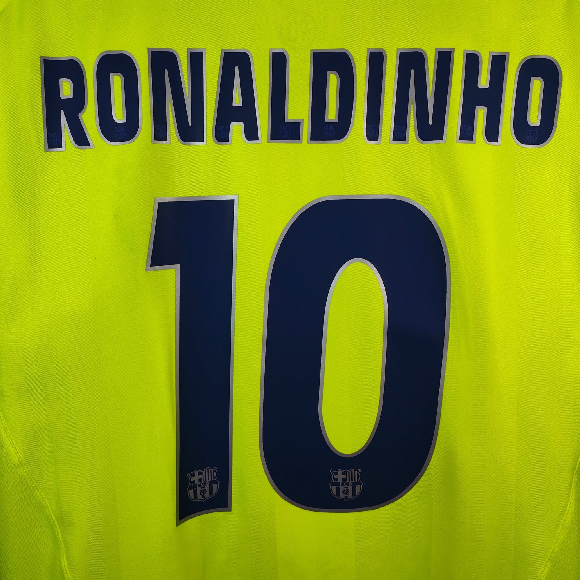2005 - 06 FC Barcelona Away Shirt Ronaldinho 10 - 9/10 - (L) - Eternal Pitch