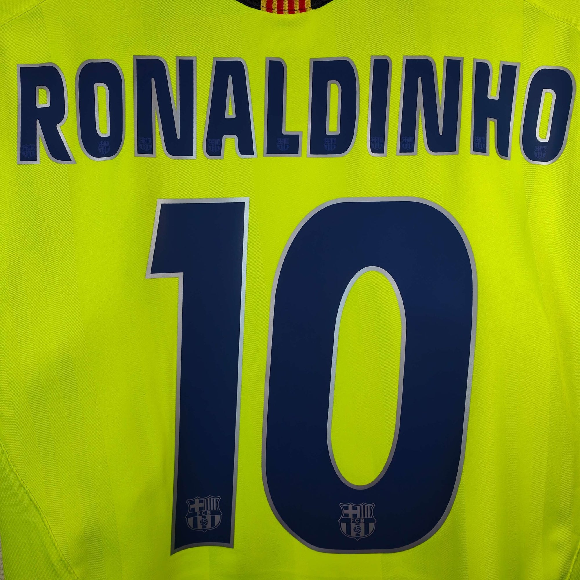 2005 - 06 FC Barcelona Away Shirt Ronaldinho 10 - 9/10 - (M) - Eternal Pitch
