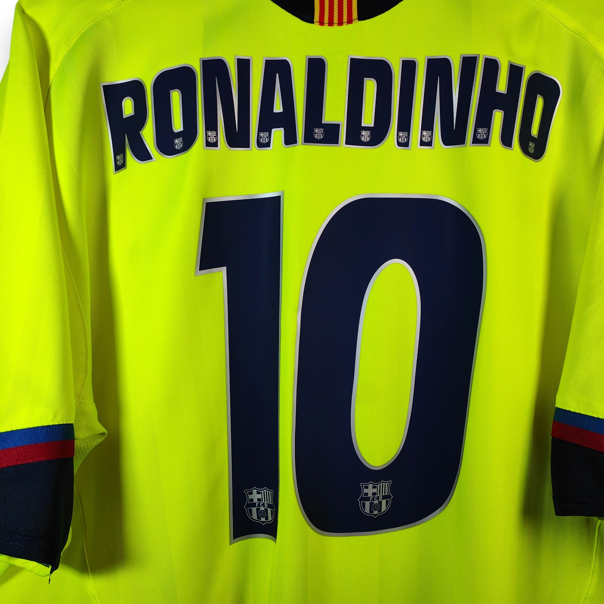2005 - 06 FC Barcelona Away Shirt Ronaldinho 10 (XL) - Eternal Pitch