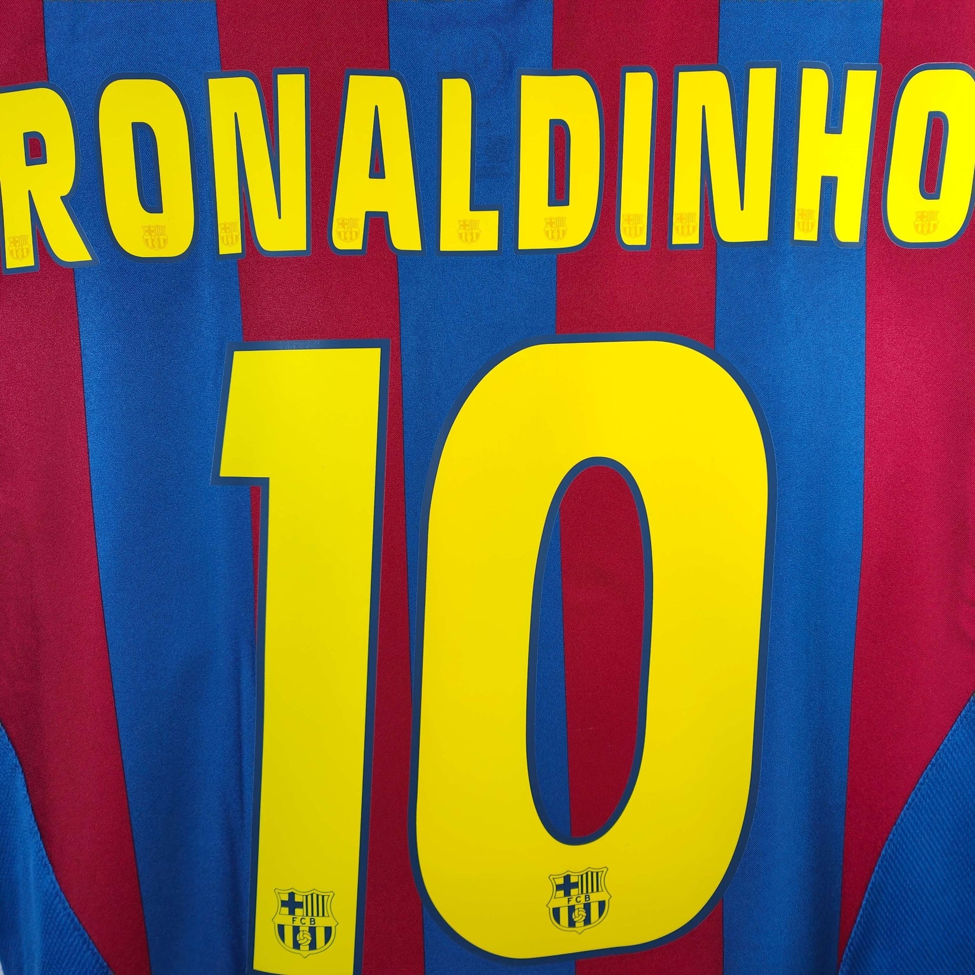 2005 - 06 FC Barcelona Home Shirt Ronaldinho 10 - 9/10 - (M) - Eternal Pitch