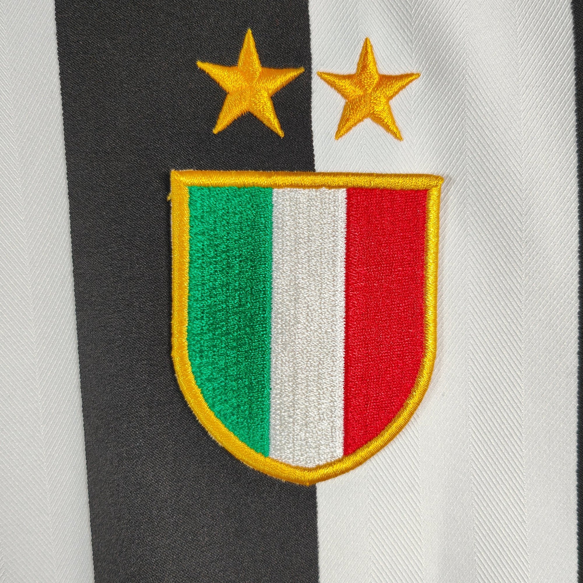 2005 - 06 Juventus Home Shirt Ibrahimovic 9 - 7/10 - (M) - Eternal Pitch
