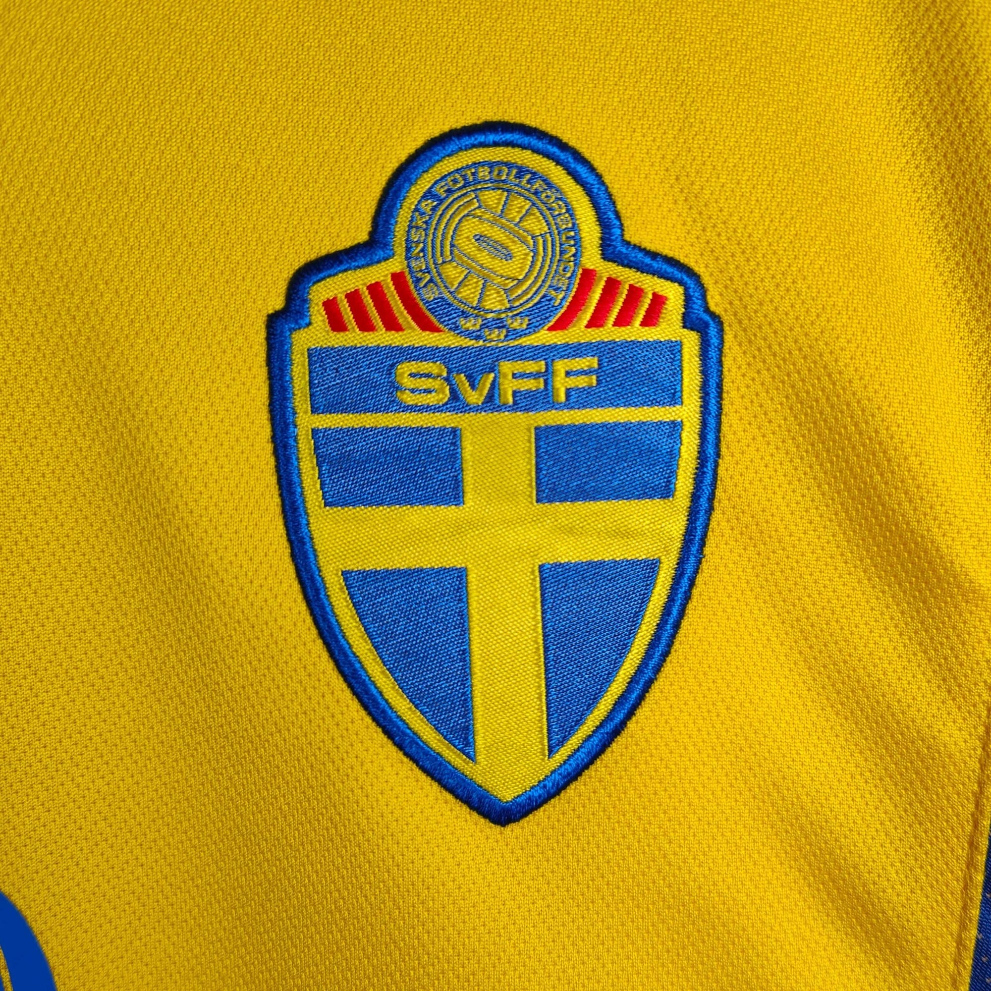 2005 - 06 Sweden Home Shirt Ibrahimovic 10 - 9.5/10 - (L) - Eternal Pitch