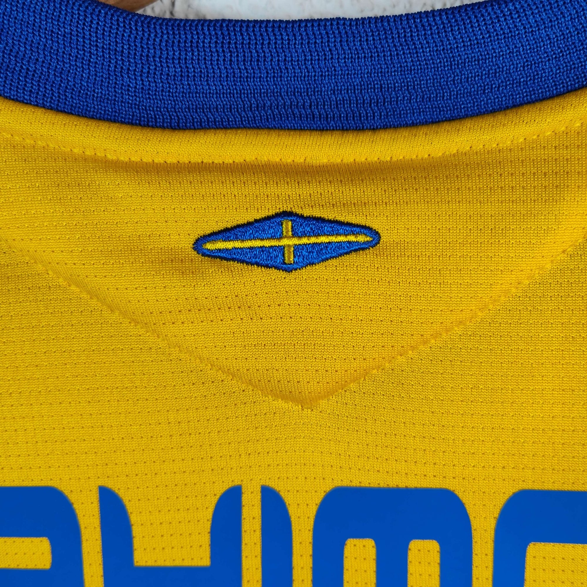 2005 - 06 Sweden Home Shirt Ibrahimovic 10 - 9.5/10 - (L) - Eternal Pitch