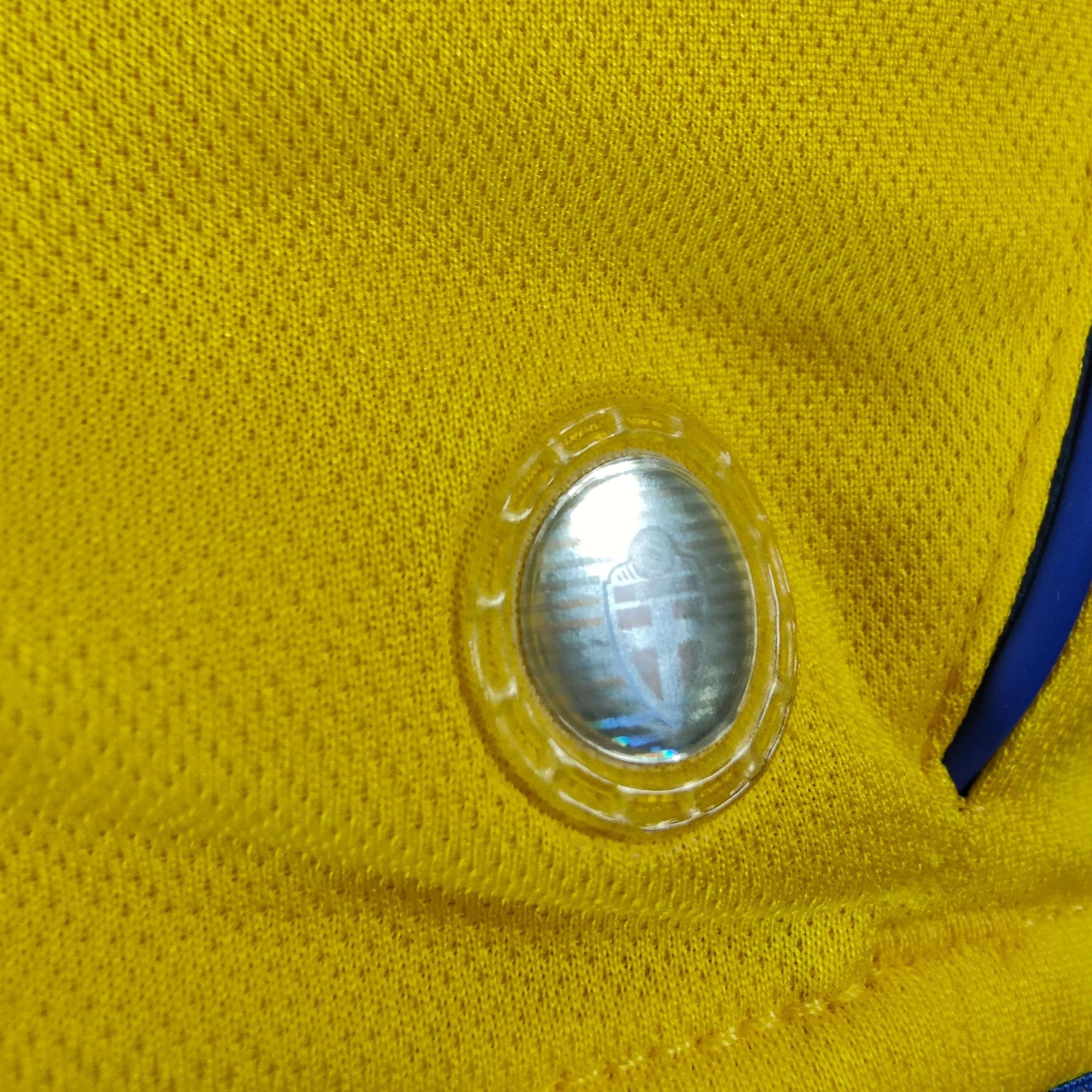 2005 - 06 Sweden Home Shirt Larsson 11 - 9/10 - (XL) - Eternal Pitch